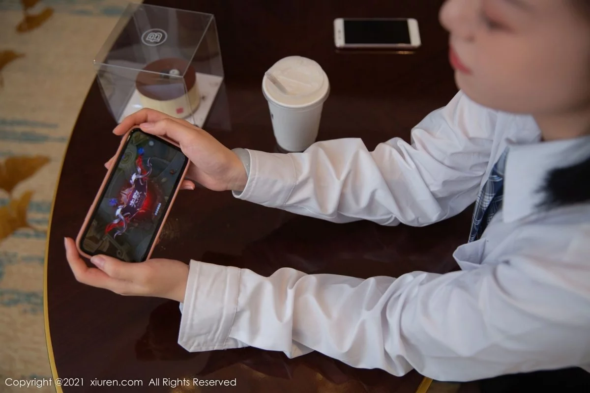 [[XiuRen秀人网]秀人网]No.4364_模特一颗甜蛋黄a私房脱白衬衣黑短裙露蕾丝吊袜撩人诱惑写真78P