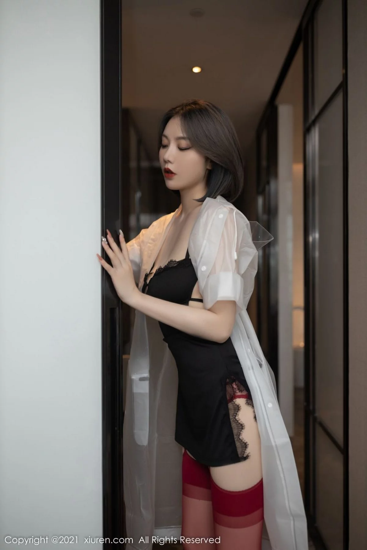 [[XiuRen秀人网]秀人网]No.4362_模特安然Maleah重庆旅拍精致黑色内衣配红丝吊袜撩人诱惑写真80P