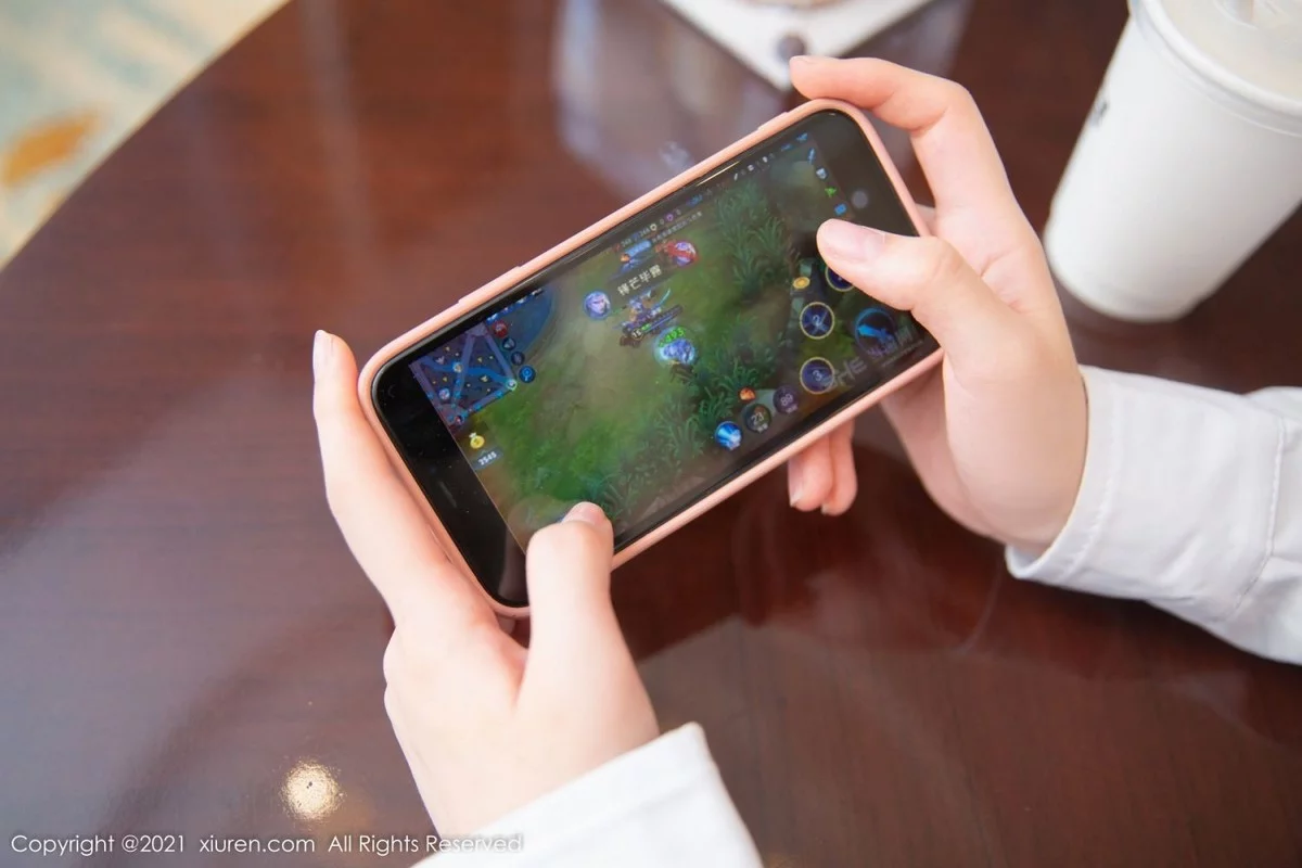 [[XiuRen秀人网]秀人网]No.4364_模特一颗甜蛋黄a私房脱白衬衣黑短裙露蕾丝吊袜撩人诱惑写真78P