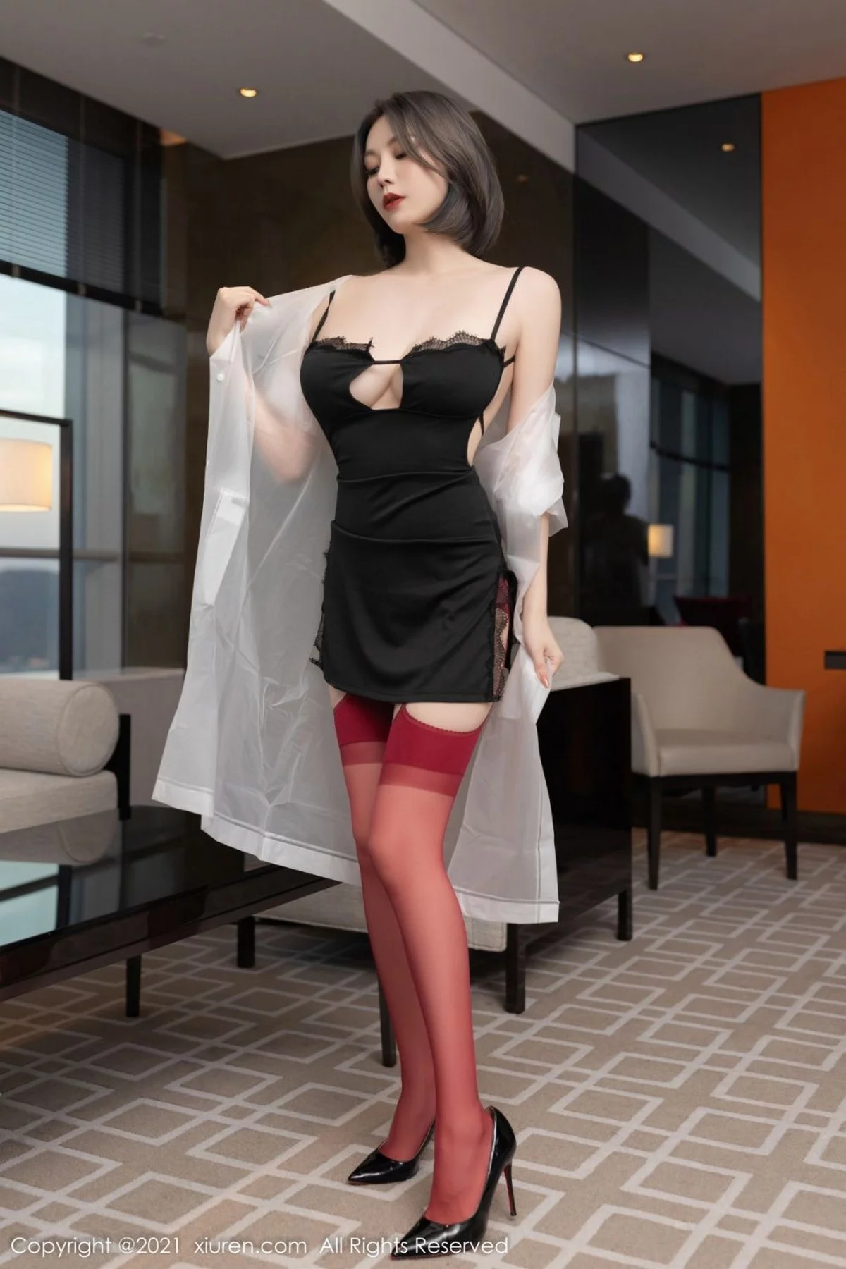 [[XiuRen秀人网]秀人网]No.4362_模特安然Maleah重庆旅拍精致黑色内衣配红丝吊袜撩人诱惑写真80P