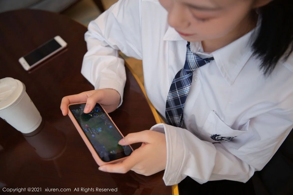 [[XiuRen秀人网]秀人网]No.4364_模特一颗甜蛋黄a私房脱白衬衣黑短裙露蕾丝吊袜撩人诱惑写真78P