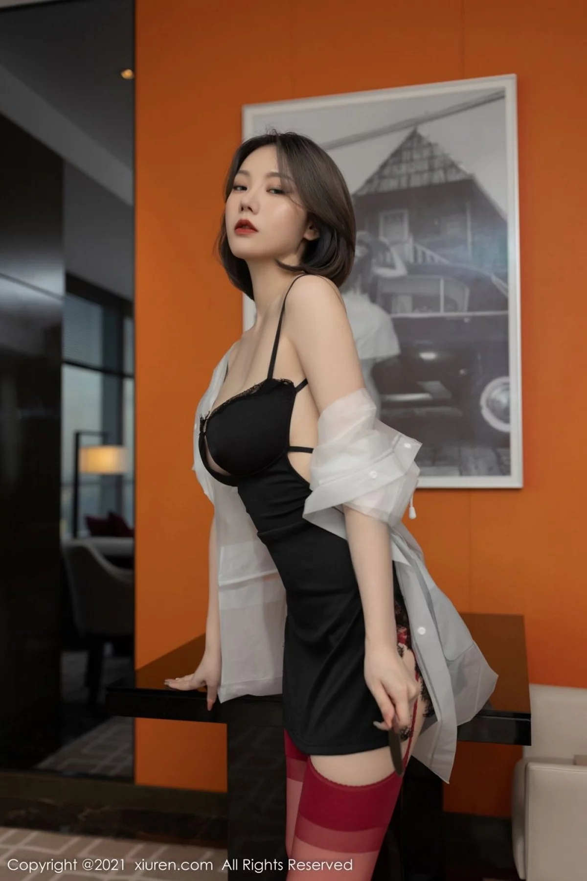 [[XiuRen秀人网]秀人网]No.4362_模特安然Maleah重庆旅拍精致黑色内衣配红丝吊袜撩人诱惑写真80P