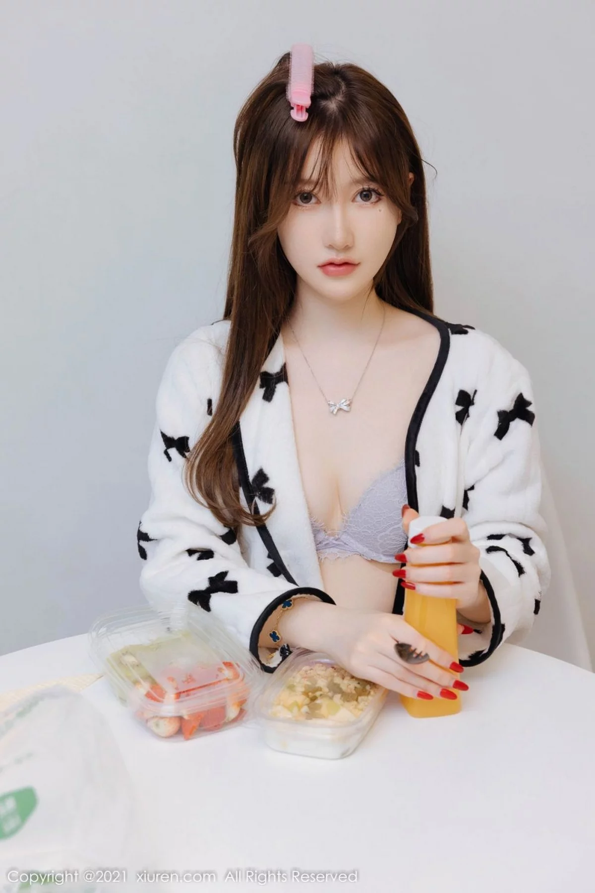 [[XiuRen秀人网]秀人网]No.4365_模特美桃酱女主持主题私房半脱露蕾丝内衣超薄肉丝迷人诱惑写真80P