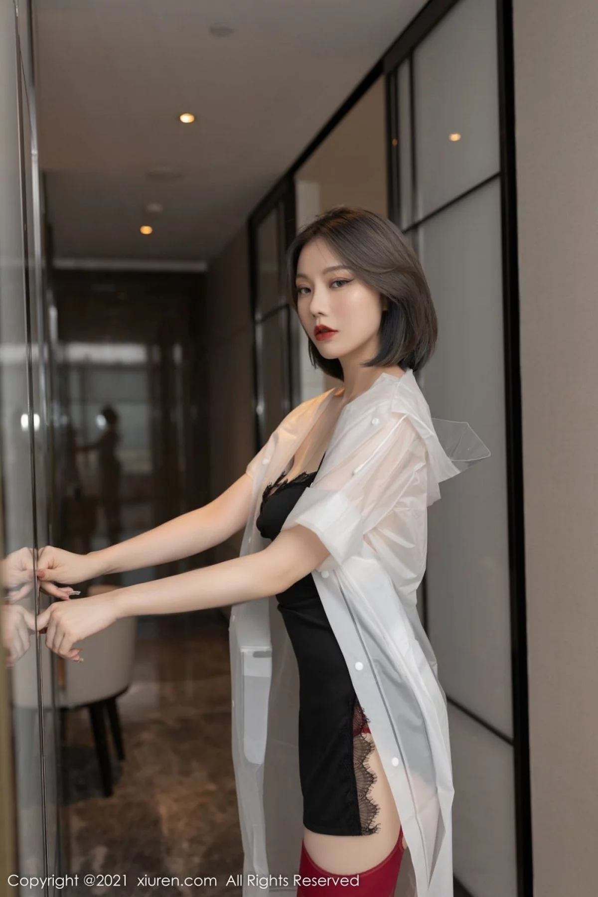 [[XiuRen秀人网]秀人网]No.4362_模特安然Maleah重庆旅拍精致黑色内衣配红丝吊袜撩人诱惑写真80P