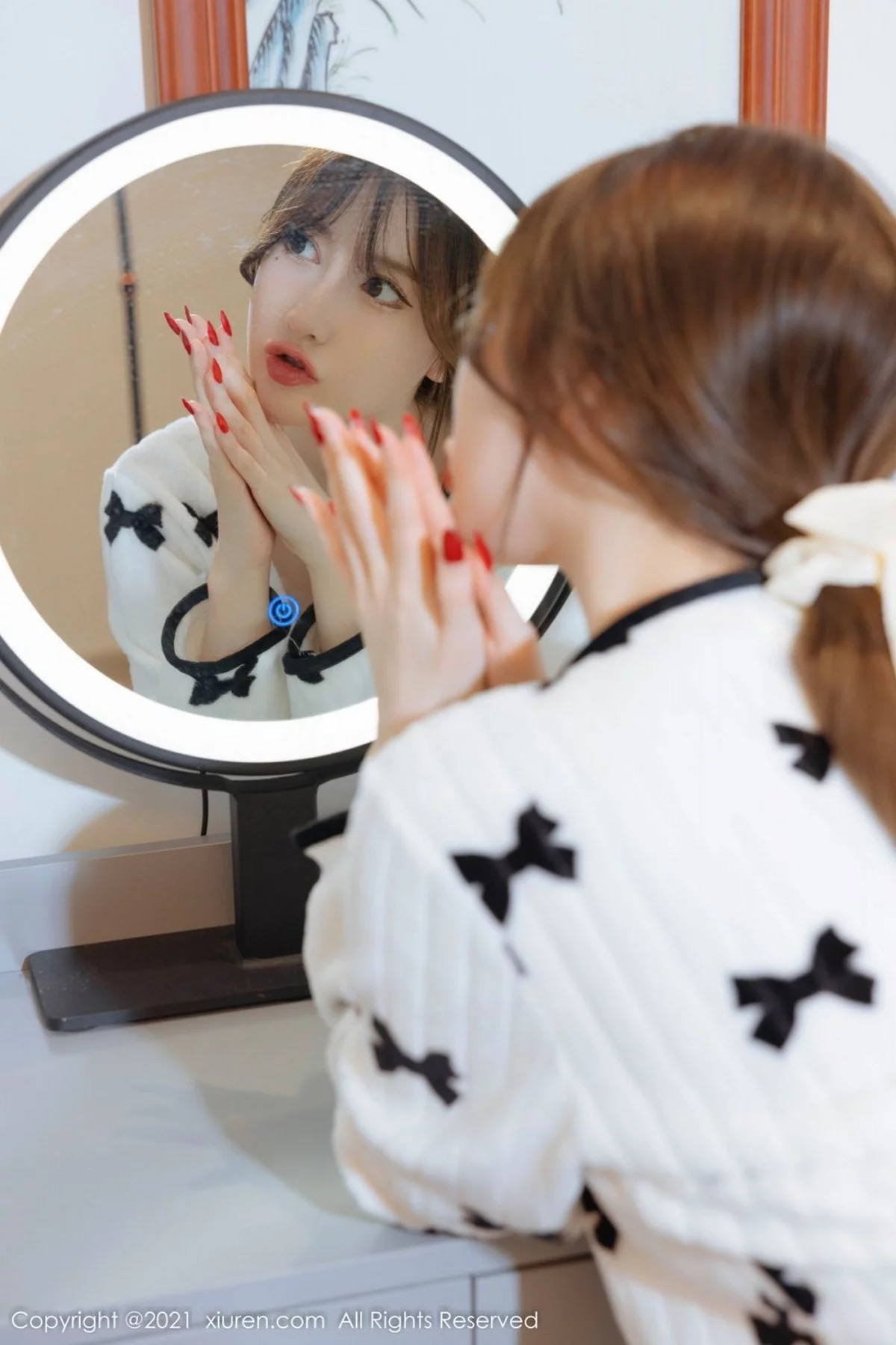 [[XiuRen秀人网]秀人网]No.4365_模特美桃酱女主持主题私房半脱露蕾丝内衣超薄肉丝迷人诱惑写真80P