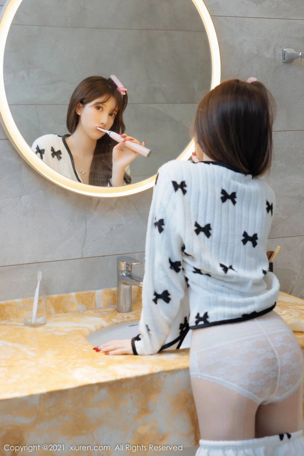 [[XiuRen秀人网]秀人网]No.4365_模特美桃酱女主持主题私房半脱露蕾丝内衣超薄肉丝迷人诱惑写真80P