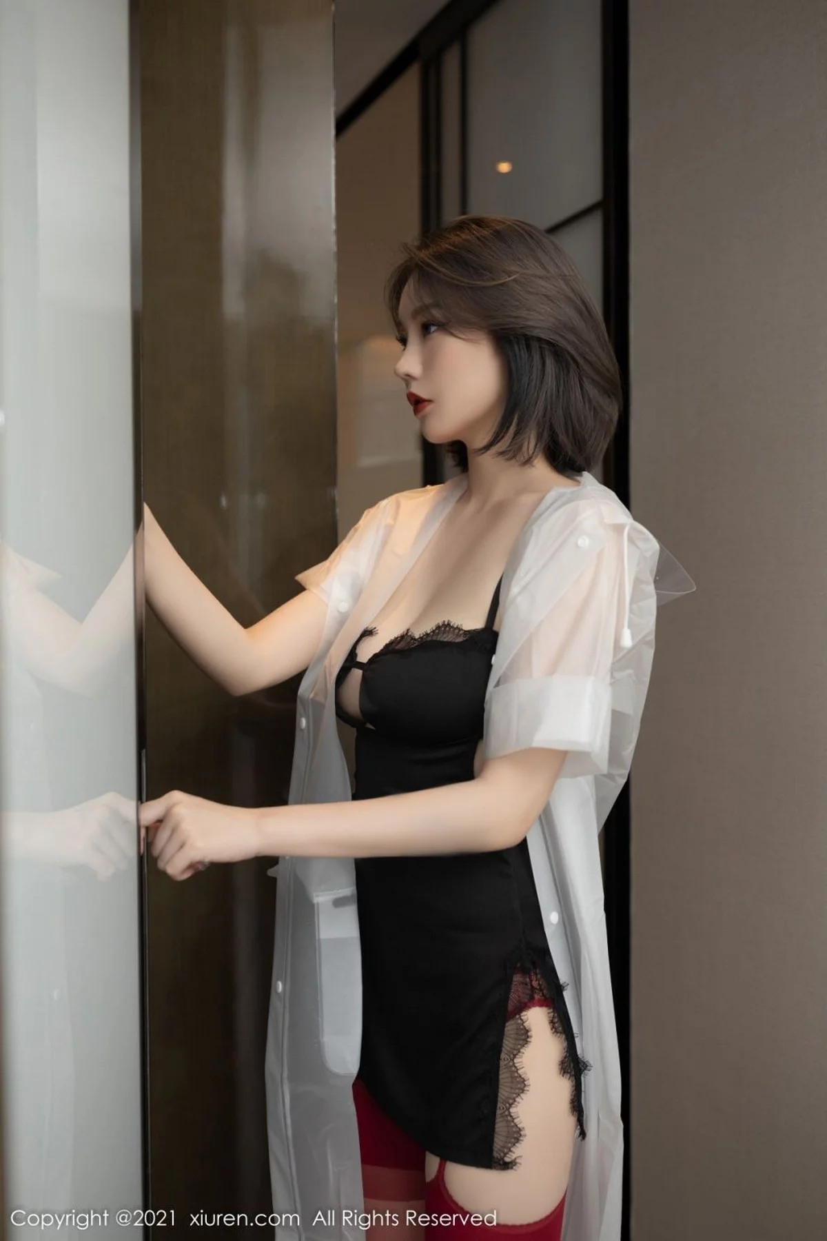 [[XiuRen秀人网]秀人网]No.4362_模特安然Maleah重庆旅拍精致黑色内衣配红丝吊袜撩人诱惑写真80P