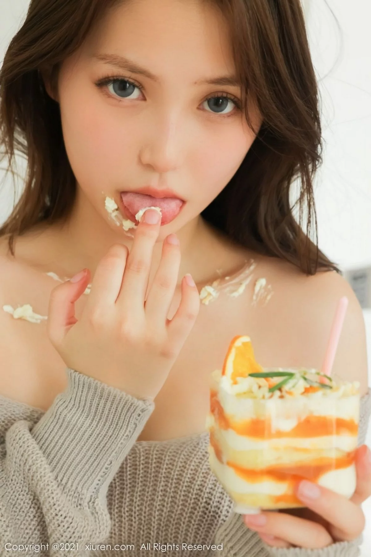 [[XiuRen秀人网]秀人网]No.4369_模特兔妹妹私房灰色上衣配格子短裙半撩秀翘臀美腿迷人诱惑写真59P