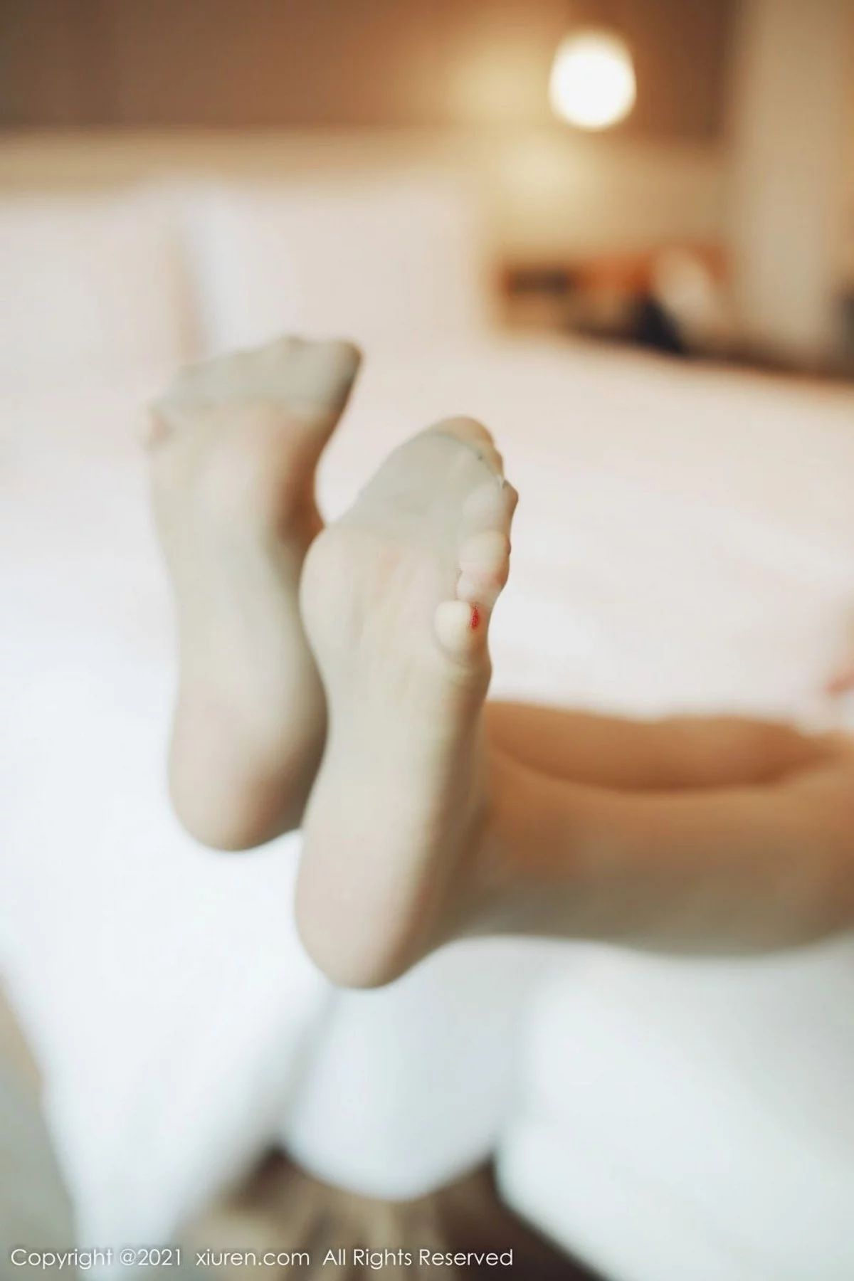 [[XiuRen秀人网]秀人网]No.4368_模特诗诗kiki私房脱低胸白裙露蕾丝内衣性感吊袜秀翘臀诱惑写真64P