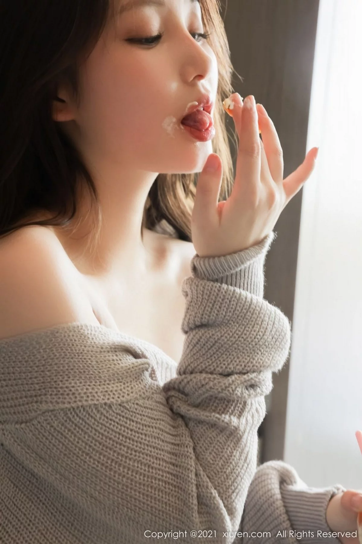 [[XiuRen秀人网]秀人网]No.4369_模特兔妹妹私房灰色上衣配格子短裙半撩秀翘臀美腿迷人诱惑写真59P