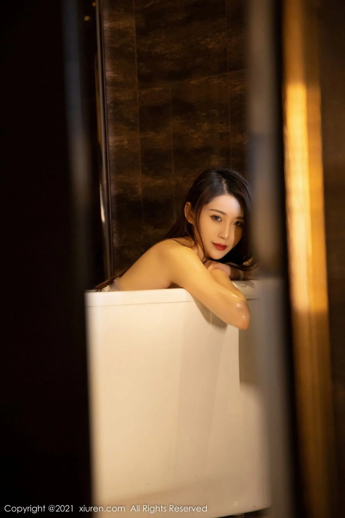 [[XiuRen秀人网]秀人网]No.4380_模特汐汐baby私房浴室保鲜膜捆绑秀凹凸火辣胴体极致诱惑写真51P