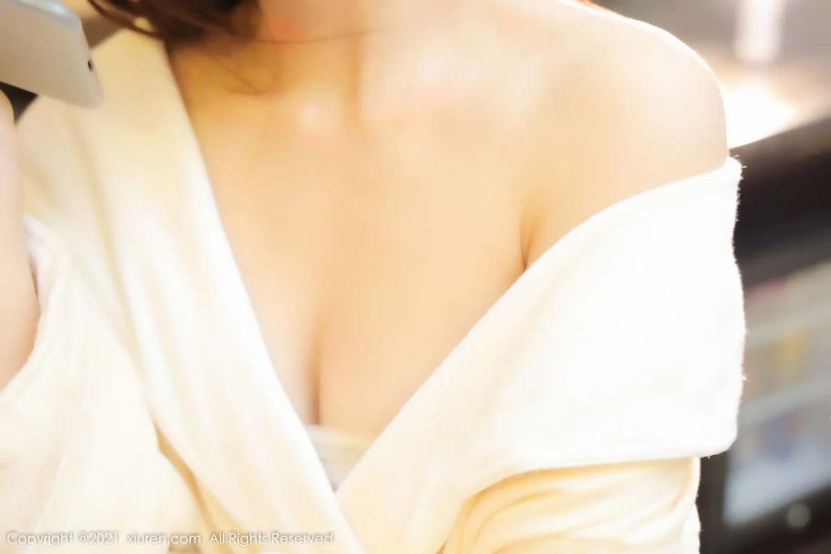 [[XiuRen秀人网]秀人网]No.4380_模特汐汐baby私房浴室保鲜膜捆绑秀凹凸火辣胴体极致诱惑写真51P