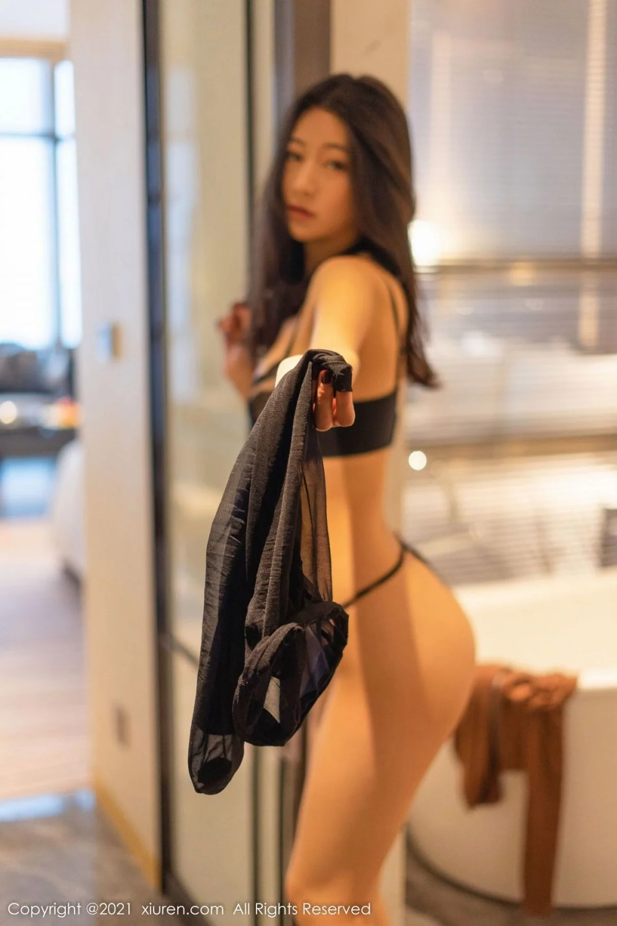 [[XiuRen秀人网]秀人网]No.4382_模特熊小诺酒店场景主题私房半脱露黑色丁字裤秀翘臀诱惑写真82P