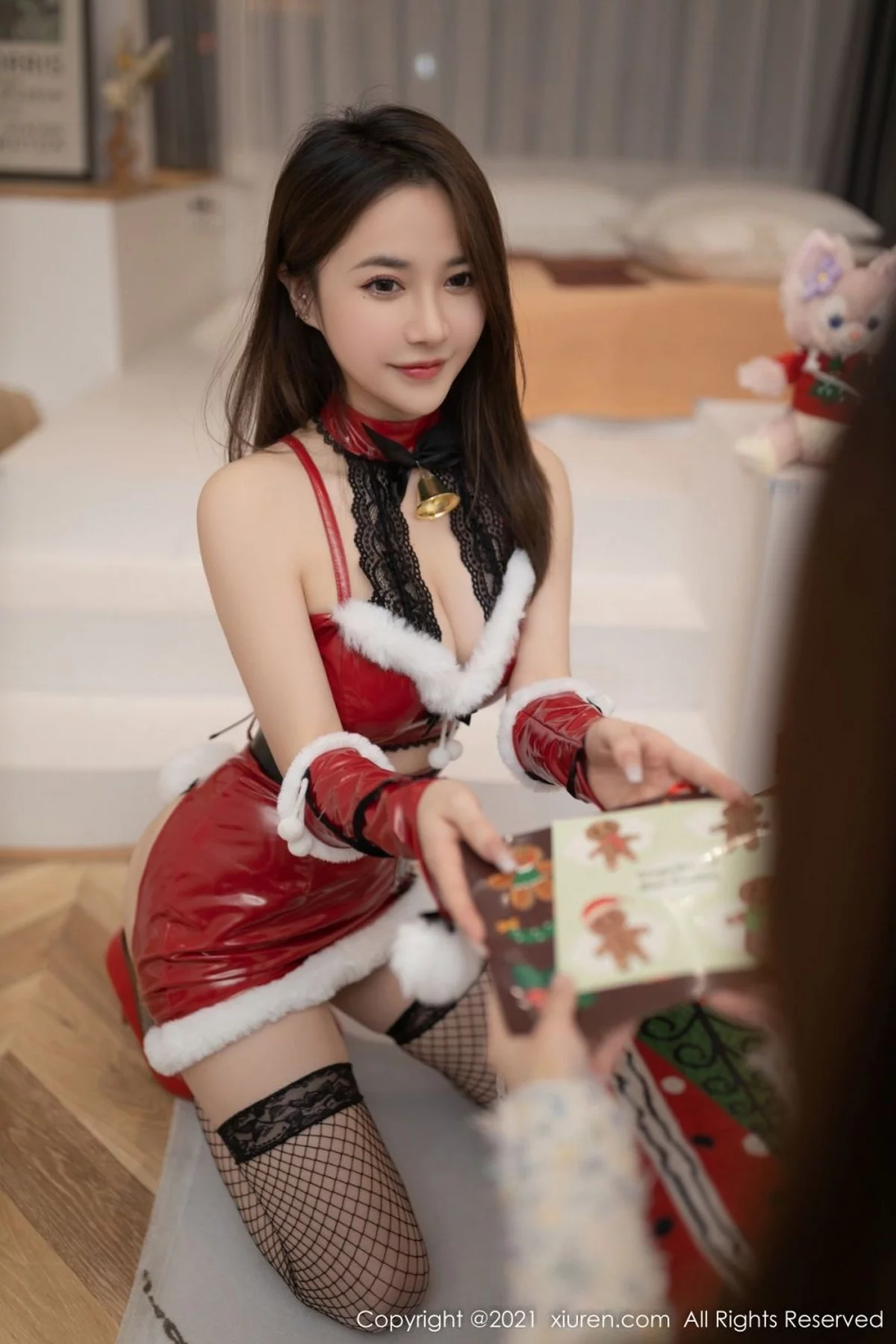 [[XiuRen秀人网]秀人网]No.4383_模特鱼子酱Fish圣诞节主题私房半脱红色上衣露豪乳惹火诱惑写真77P