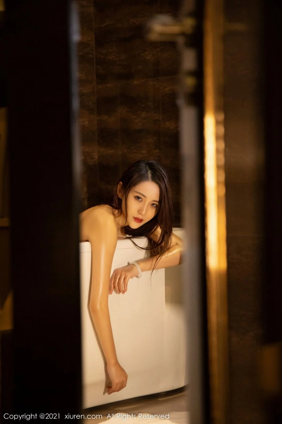 [[XiuRen秀人网]秀人网]No.4380_模特汐汐baby私房浴室保鲜膜捆绑秀凹凸火辣胴体极致诱惑写真51P