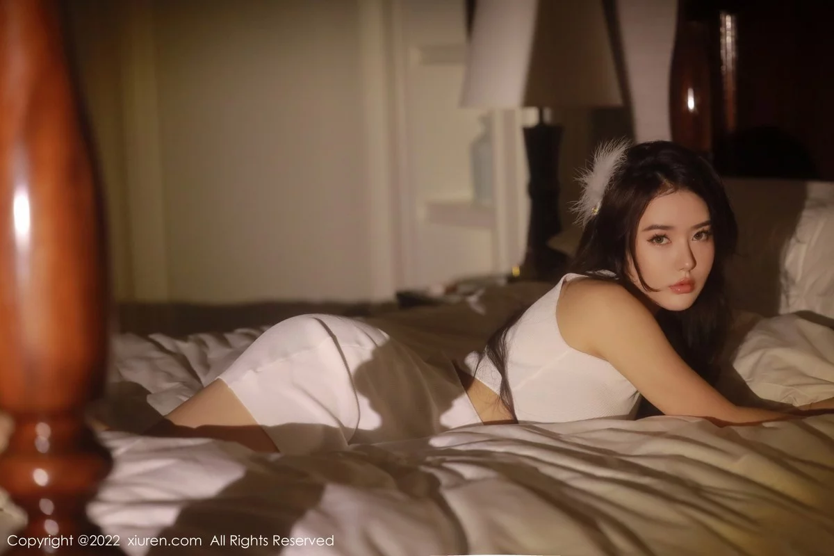 [[XiuRen秀人网]秀人网]No.4504_女神Manuela玛鲁娜三亚旅拍白色情趣连衣裙秀浑圆翘臀诱惑写真61P