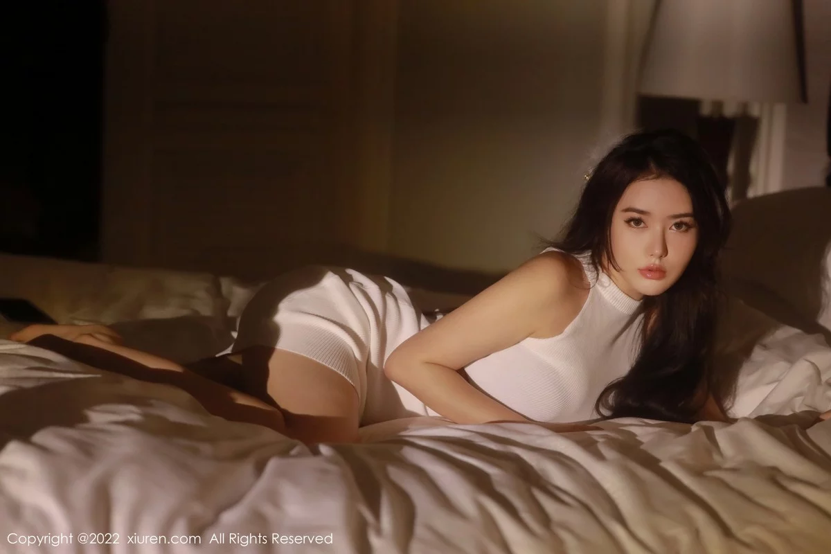 [[XiuRen秀人网]秀人网]No.4504_女神Manuela玛鲁娜三亚旅拍白色情趣连衣裙秀浑圆翘臀诱惑写真61P