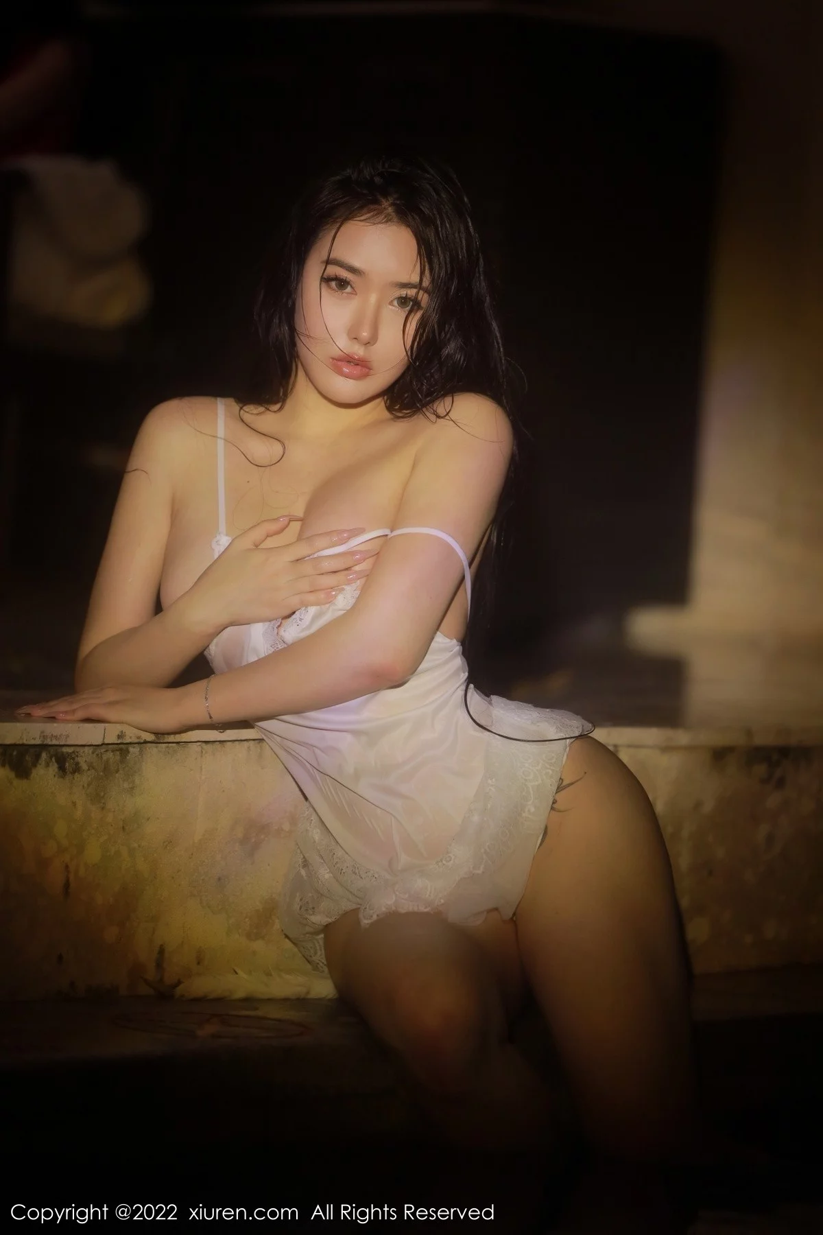 [[XiuRen秀人网]秀人网]No.4504_女神Manuela玛鲁娜三亚旅拍白色情趣连衣裙秀浑圆翘臀诱惑写真61P