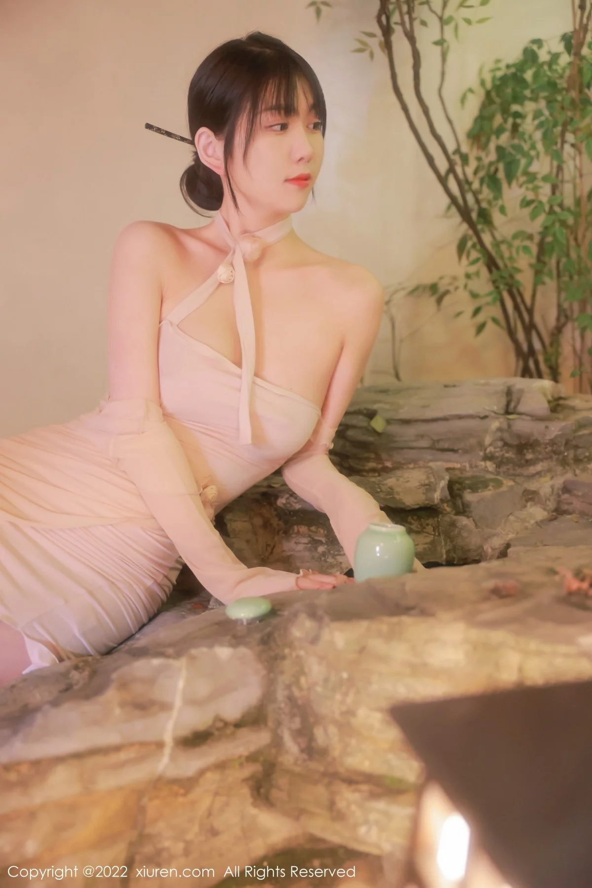 [[XiuRen秀人网]秀人网]No.4503_模特李雅柔182CM温泉主题粉色薄透服饰配无内肉丝湿身诱惑写真48P