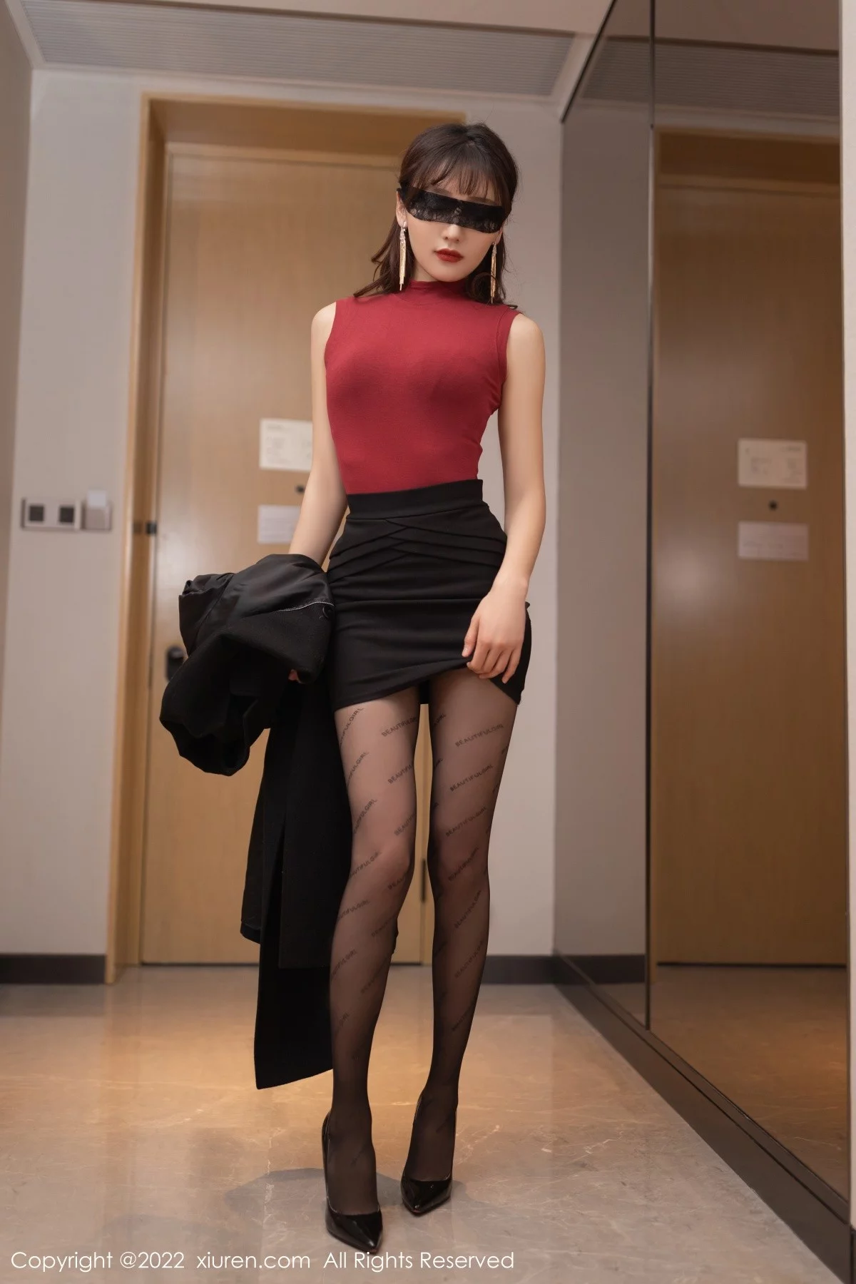 [[XiuRen秀人网]秀人网]No.4510_模特陆萱萱角色扮演半脱露蕾丝内衣超薄无内黑丝极致诱惑写真96P