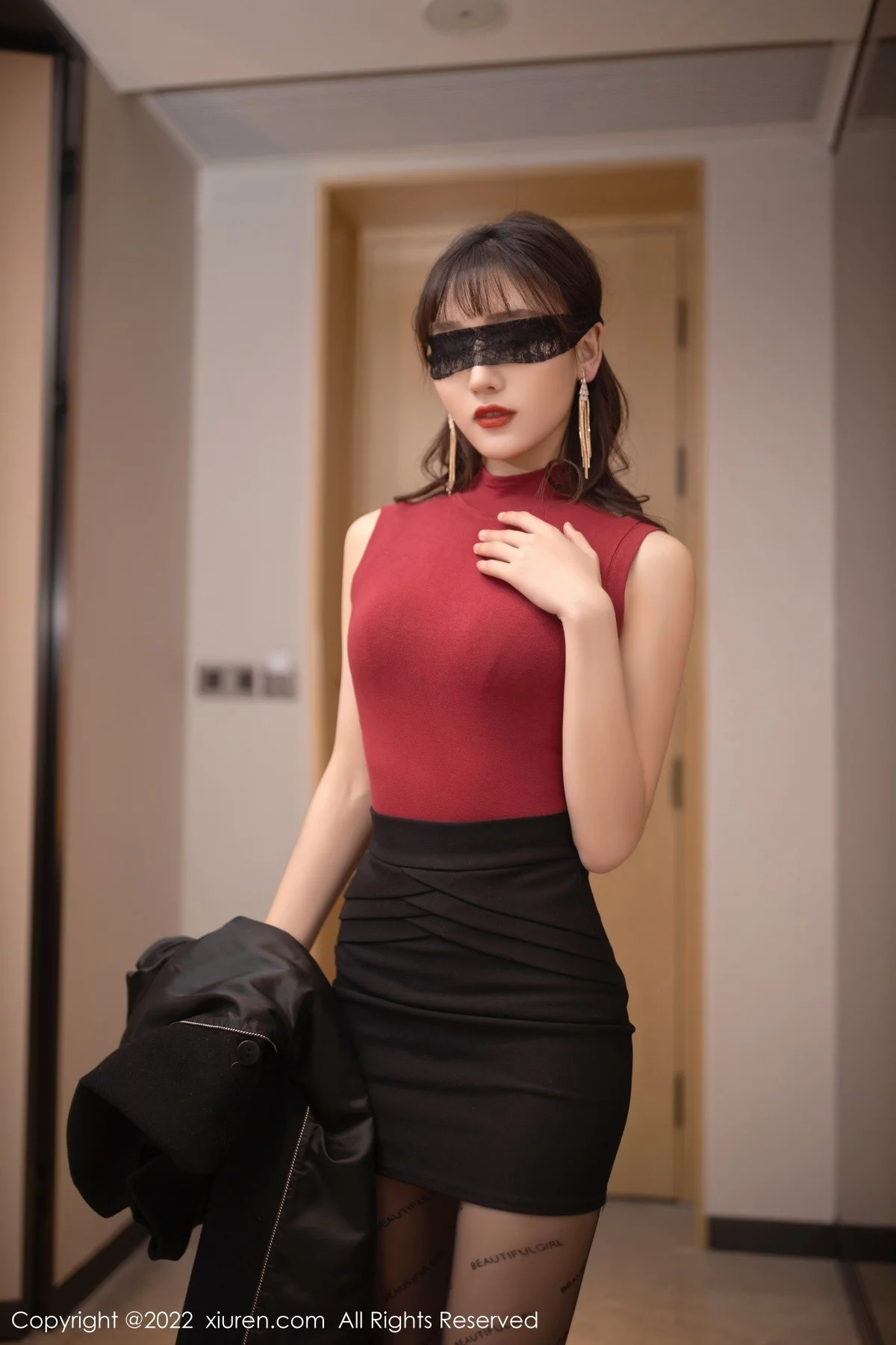 [[XiuRen秀人网]秀人网]No.4510_模特陆萱萱角色扮演半脱露蕾丝内衣超薄无内黑丝极致诱惑写真96P