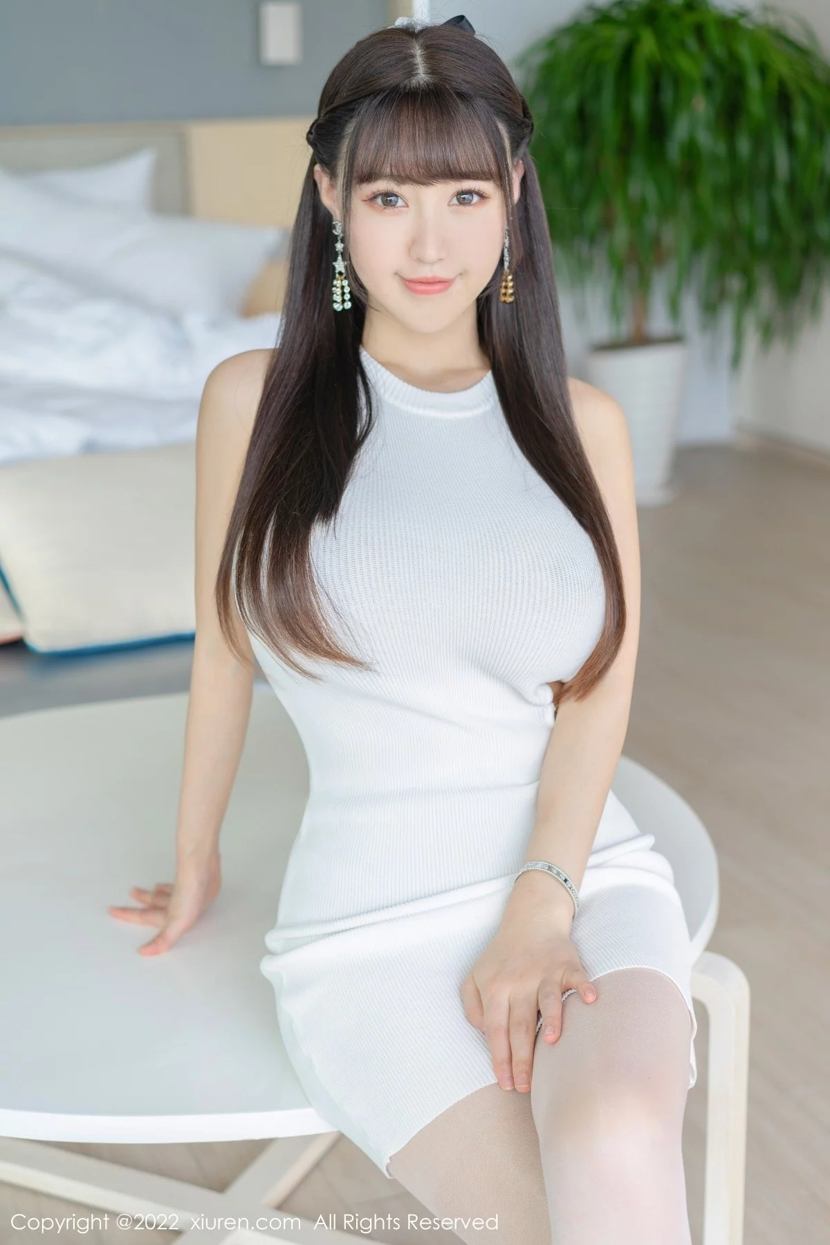 [[XiuRen秀人网]秀人网]No.4514_女神朱可儿Flora三亚旅拍撩白色连衣裙露白丝袜丰满诱惑写真51P