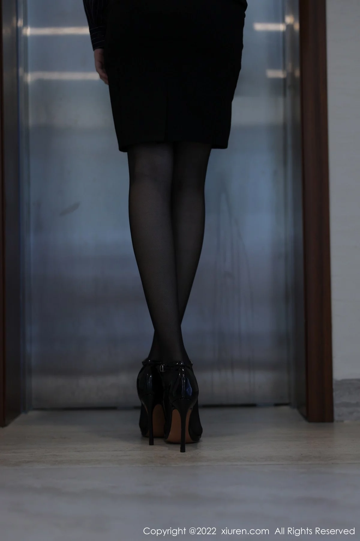 [[XiuRen秀人网]秀人网]No.4513_模特Summer宝宝电梯间主题脱衬衫露蕾丝内衣蕾丝袜魅惑写真66P