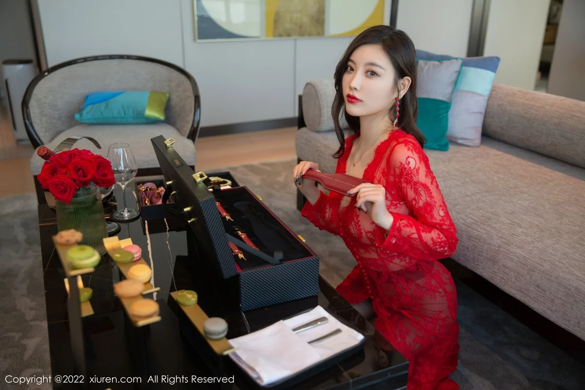 [[XiuRen秀人网]秀人网]No.4516_女神杨晨晨Yome新婚之夜主题红色婚纱配黑丝裤袜极致魅惑写真84P
