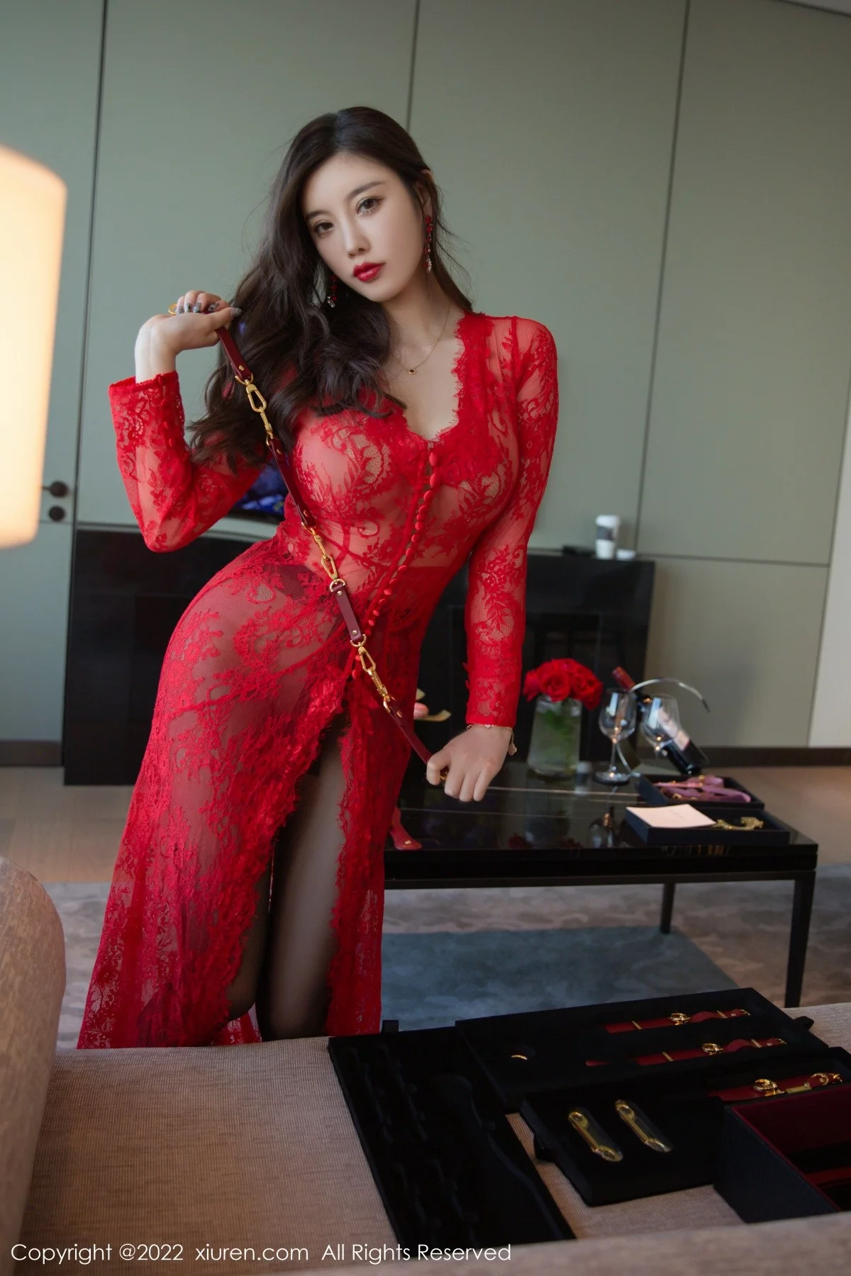 [[XiuRen秀人网]秀人网]No.4516_女神杨晨晨Yome新婚之夜主题红色婚纱配黑丝裤袜极致魅惑写真84P