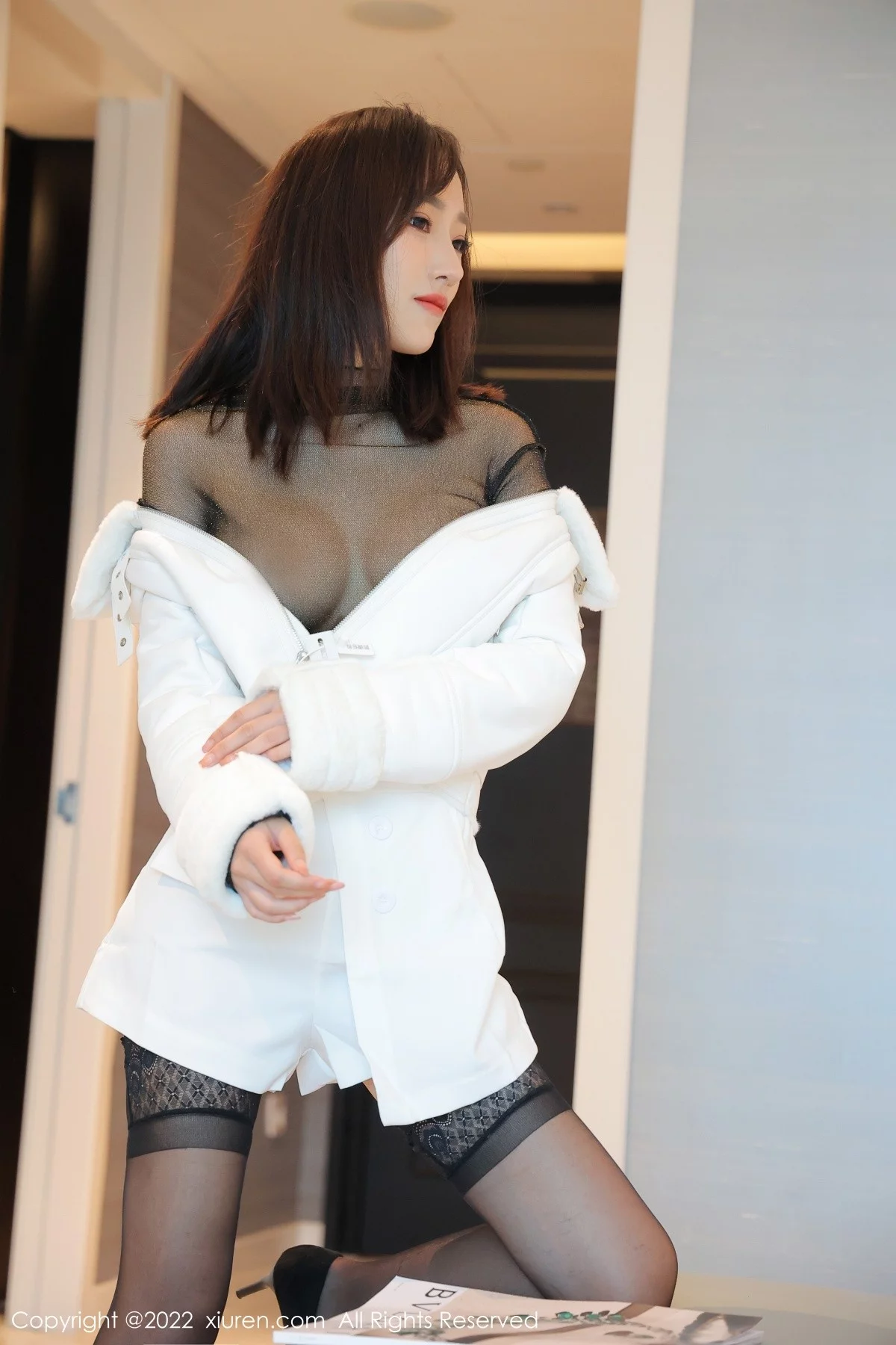 [[XiuRen秀人网]秀人网]No.4518_模特西门小玉脱外套露轻纱透明上衣配黑丝裤袜极致诱惑写真69P