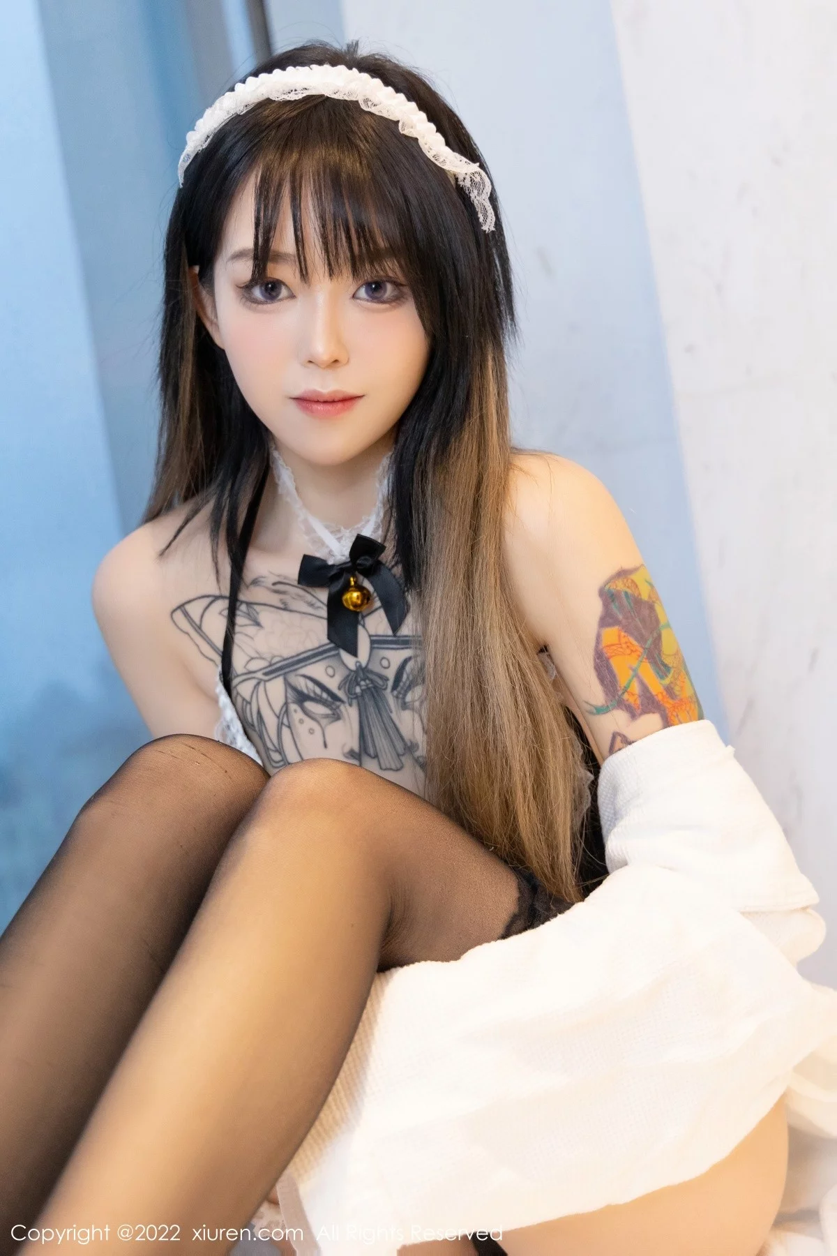 [[XiuRen秀人网]秀人网]No.4535_模特奶瓶脱白色外套露黑色蕾丝内衣蕾丝袜秀美腿迷人诱惑写真100P