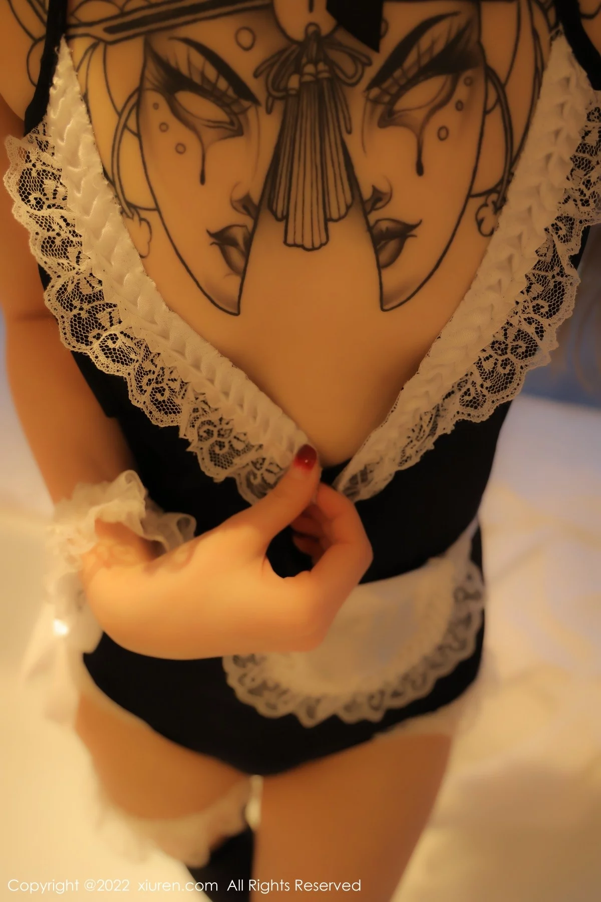[[XiuRen秀人网]秀人网]No.4535_模特奶瓶脱白色外套露黑色蕾丝内衣蕾丝袜秀美腿迷人诱惑写真100P