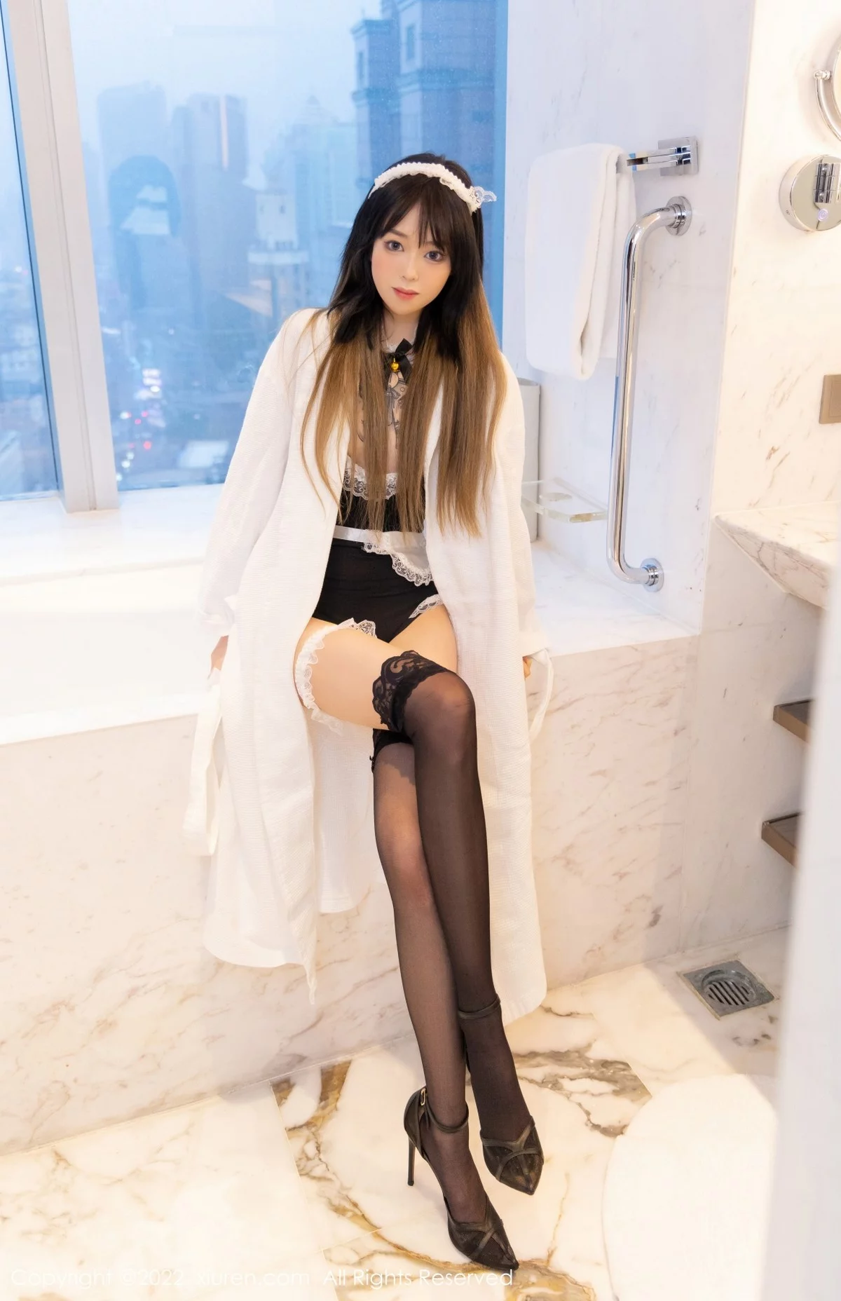 [[XiuRen秀人网]秀人网]No.4535_模特奶瓶脱白色外套露黑色蕾丝内衣蕾丝袜秀美腿迷人诱惑写真100P