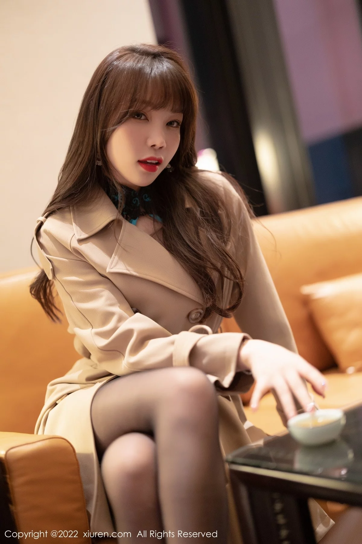 [[XiuRen秀人网]秀人网]No.4543_女神芝芝Booty性感深色情趣旗袍配黑丝吊袜秀翘臀美腿诱惑写真70P