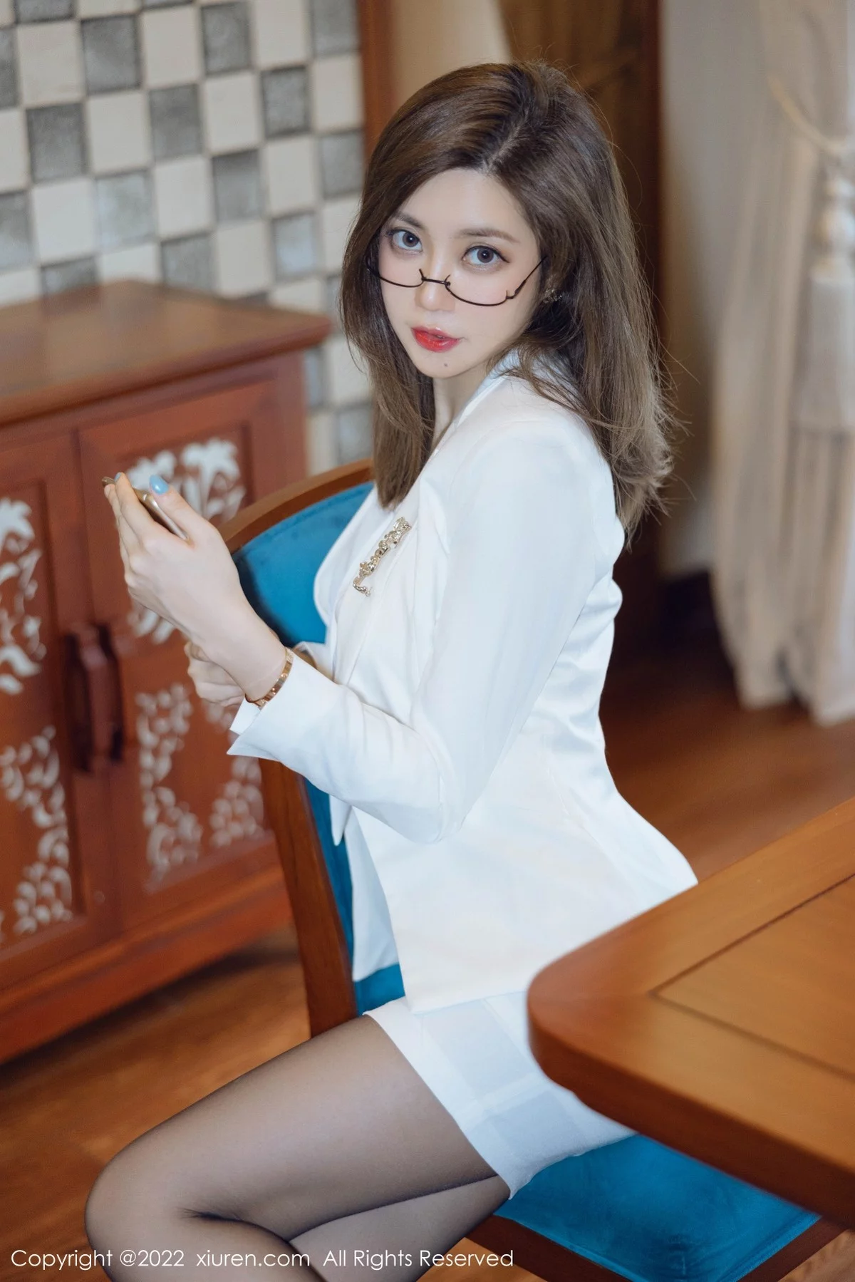 [[XiuRen秀人网]秀人网]No.4544_女神绮里嘉ula珠三角旅拍脱白色职业装露性感粉色内衣诱惑写真75P