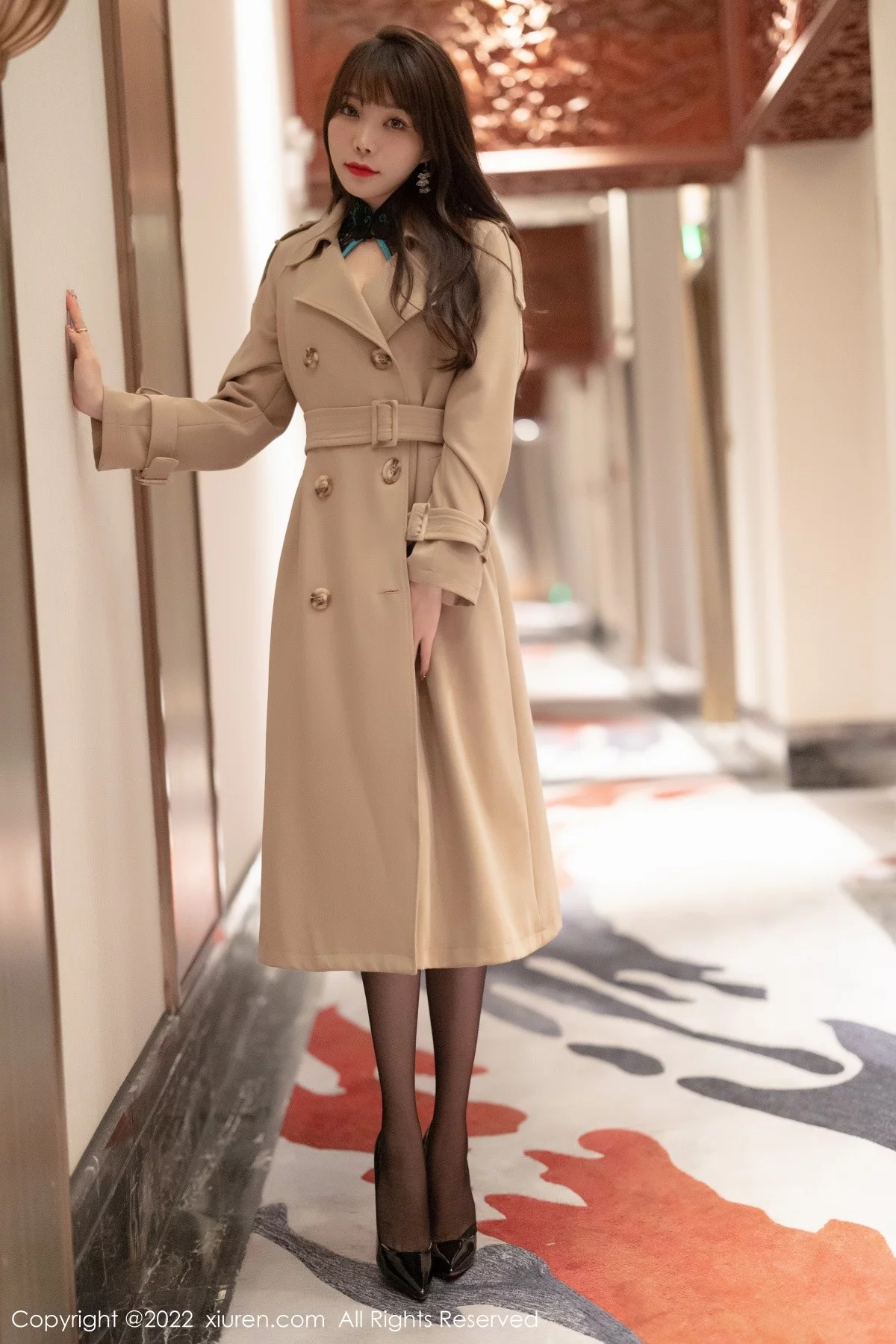 [[XiuRen秀人网]秀人网]No.4543_女神芝芝Booty性感深色情趣旗袍配黑丝吊袜秀翘臀美腿诱惑写真70P