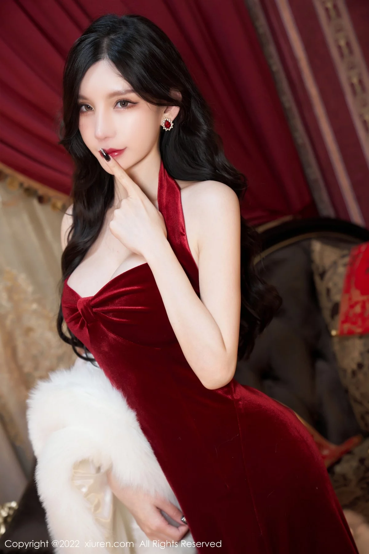 [[XiuRen秀人网]秀人网]No.4545_女神周于希Sally三亚旅拍新年主题脱红色礼裙露无内黑丝诱惑写真83P