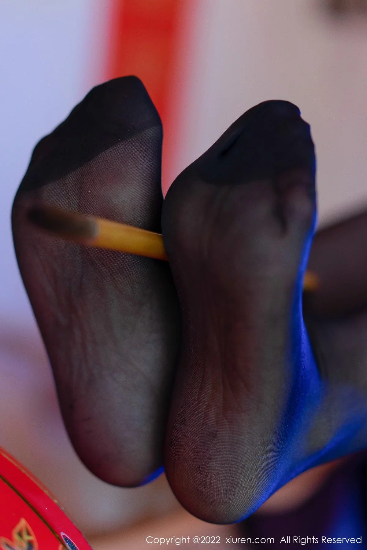 [[XiuRen秀人网]秀人网]No.4540_模特允爾性感蓝色低胸上衣配无内黑丝裤袜秀丰满身材诱惑写真80P