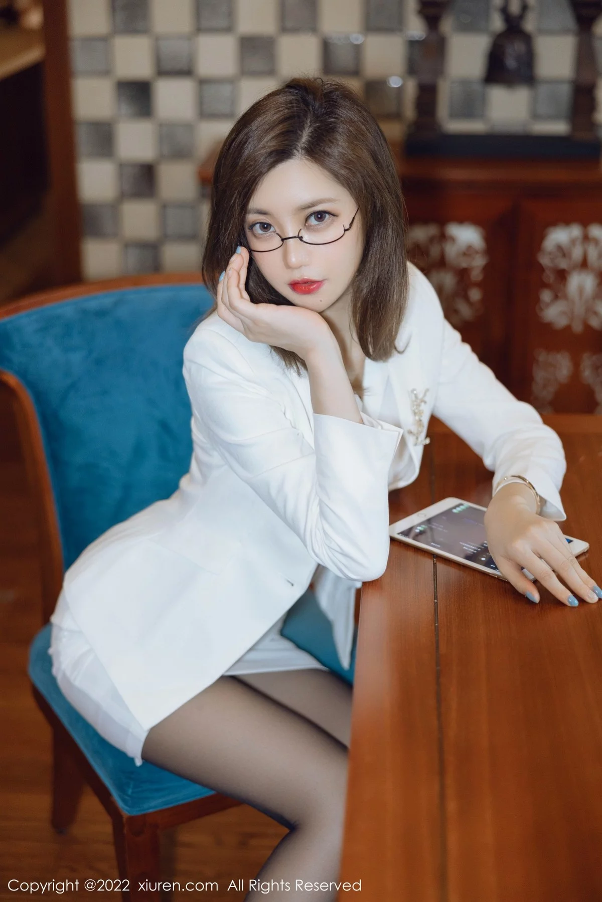 [[XiuRen秀人网]秀人网]No.4544_女神绮里嘉ula珠三角旅拍脱白色职业装露性感粉色内衣诱惑写真75P