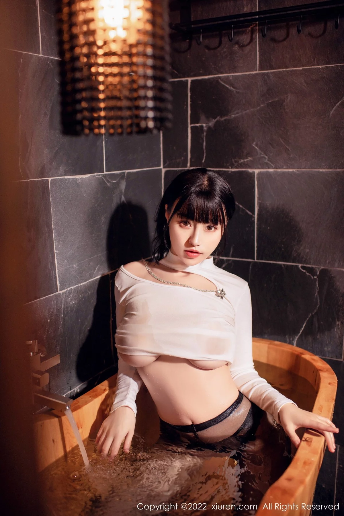 [[XiuRen秀人网]秀人网]No.4548_女神朱可儿Flora私房半截上衣配黑丝裤袜秀丰乳肥臀诱惑写真51P