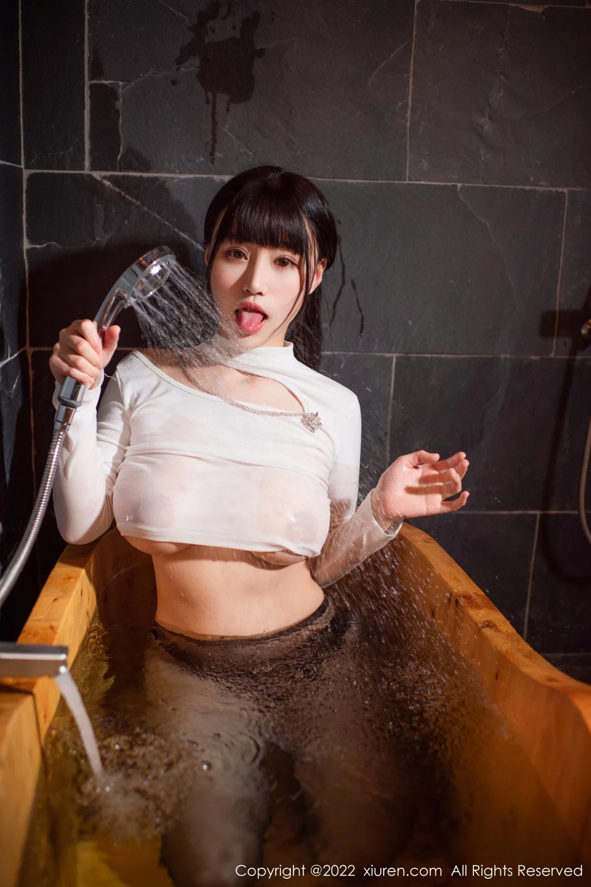 [[XiuRen秀人网]秀人网]No.4548_女神朱可儿Flora私房半截上衣配黑丝裤袜秀丰乳肥臀诱惑写真51P