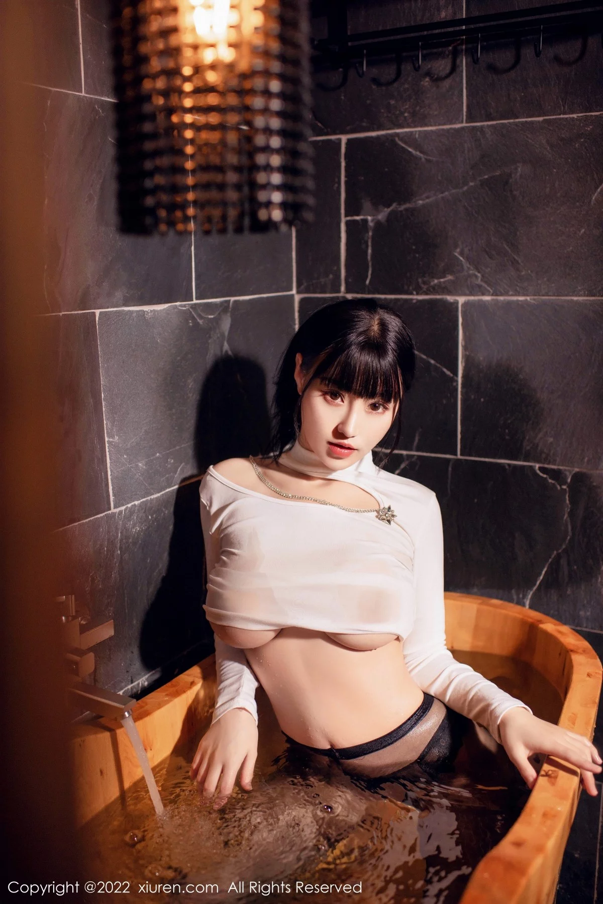 [[XiuRen秀人网]秀人网]No.4548_女神朱可儿Flora私房半截上衣配黑丝裤袜秀丰乳肥臀诱惑写真51P