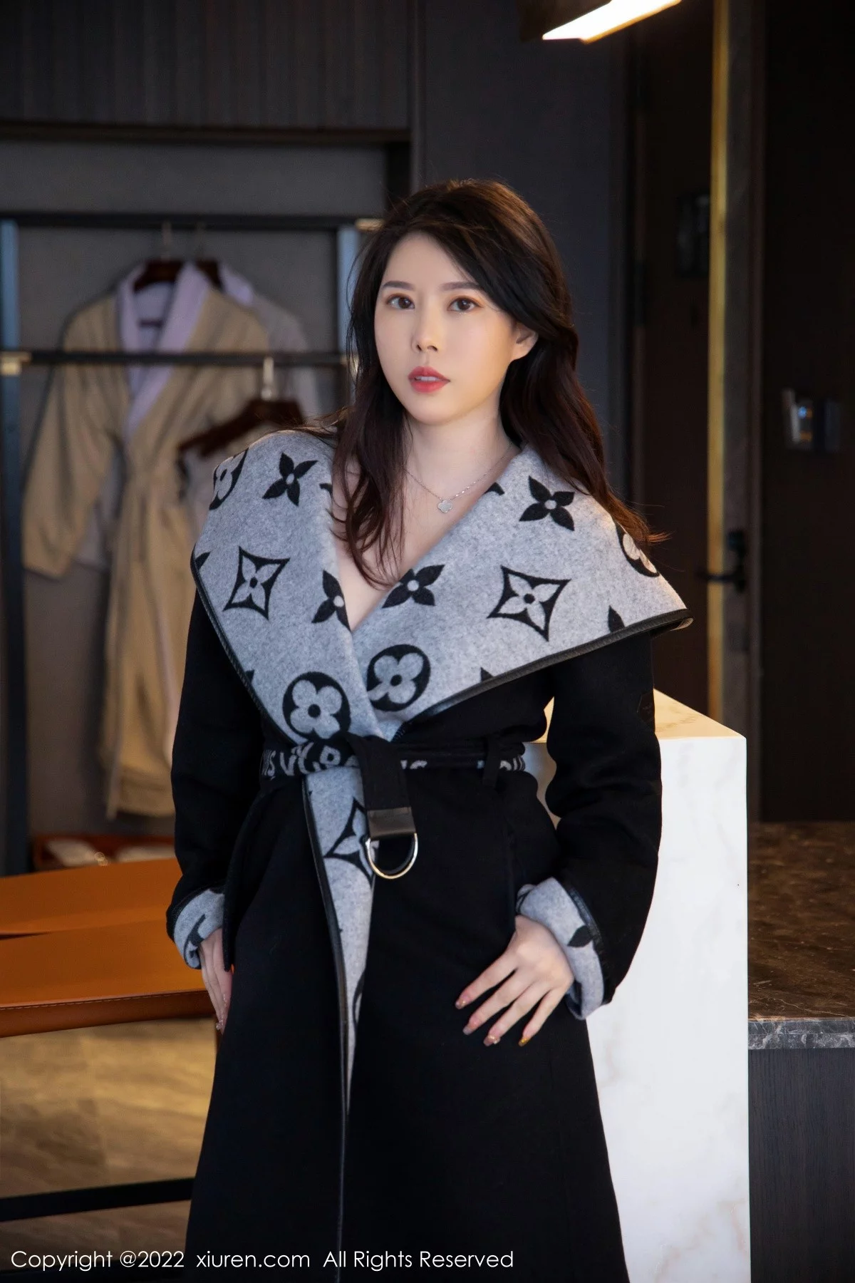 [[XiuRen秀人网]秀人网]No.4560_模特白茹雪脱深色外套露性感黑色情趣蕾丝内衣惹火诱惑写真62P