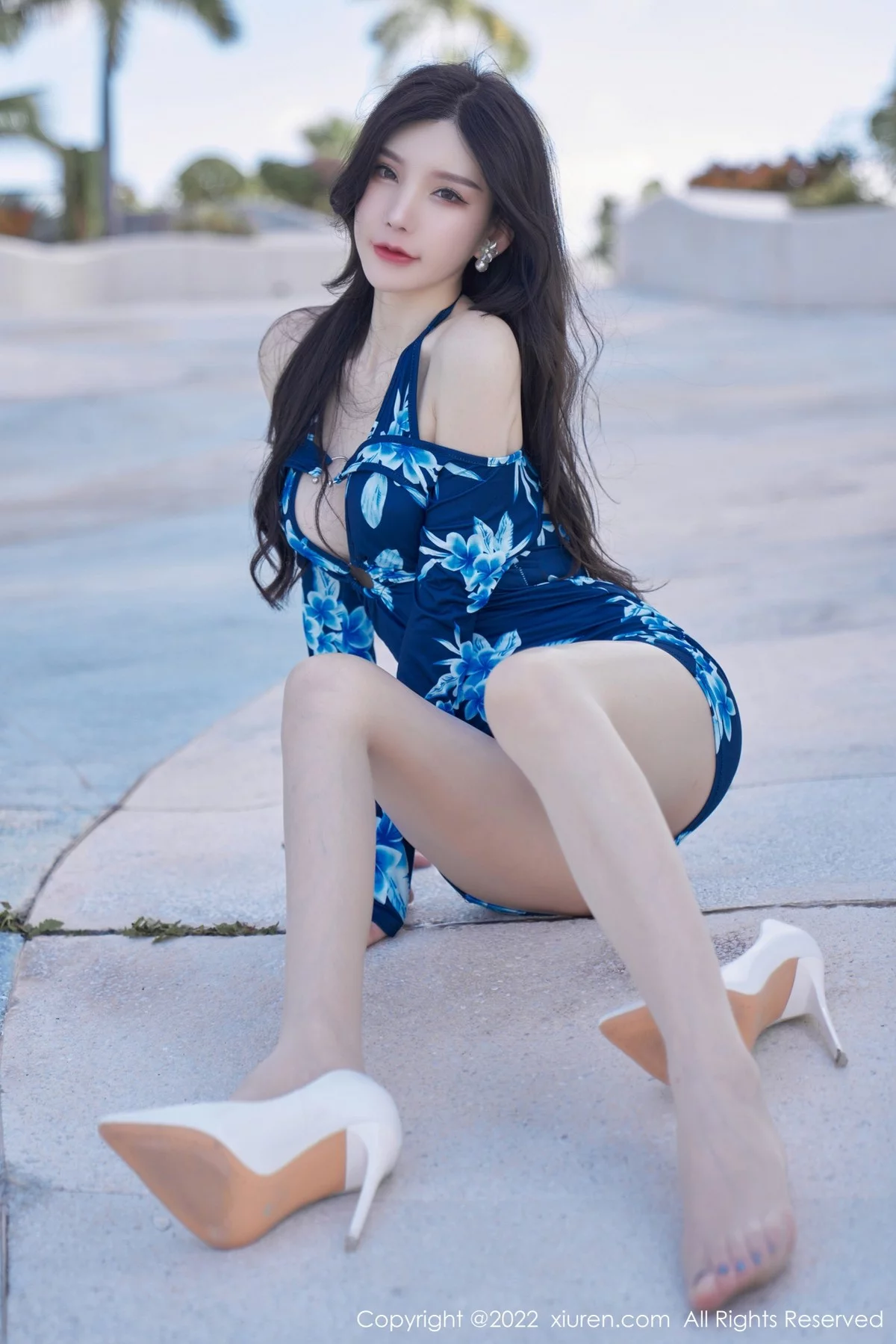 [[XiuRen秀人网]秀人网]No.4563_女神周于希Sally三亚旅拍性感蓝花纹连身衣秀翘臀美腿诱惑写真72P