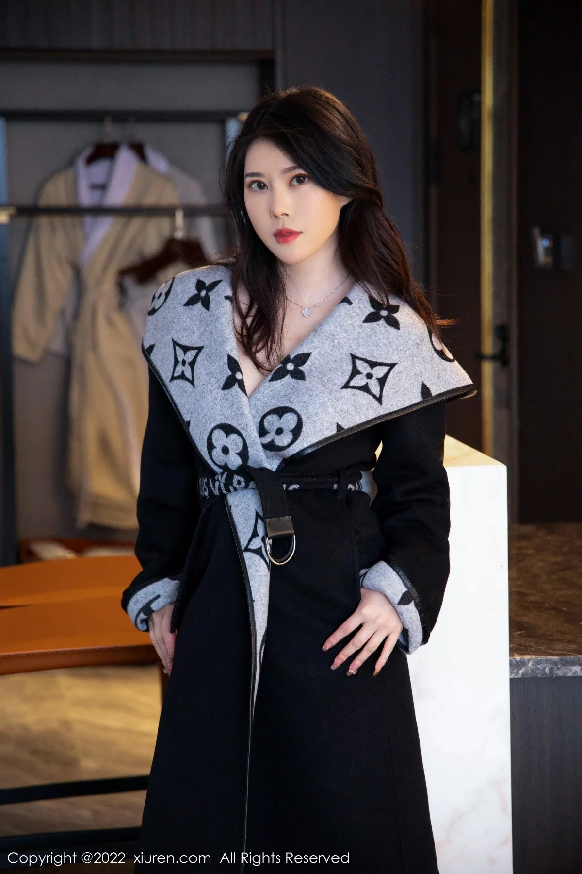 [[XiuRen秀人网]秀人网]No.4560_模特白茹雪脱深色外套露性感黑色情趣蕾丝内衣惹火诱惑写真62P