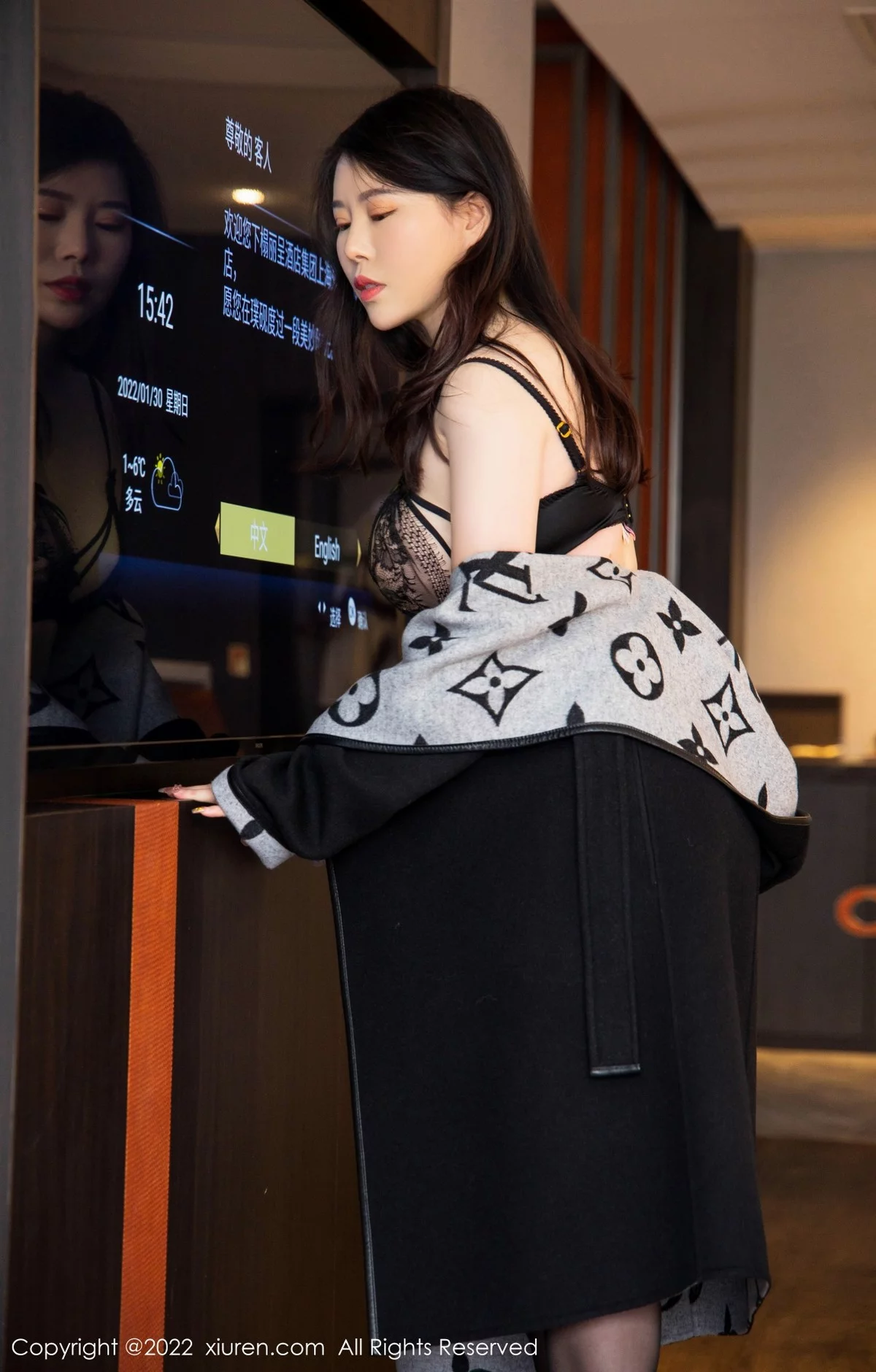 [[XiuRen秀人网]秀人网]No.4560_模特白茹雪脱深色外套露性感黑色情趣蕾丝内衣惹火诱惑写真62P