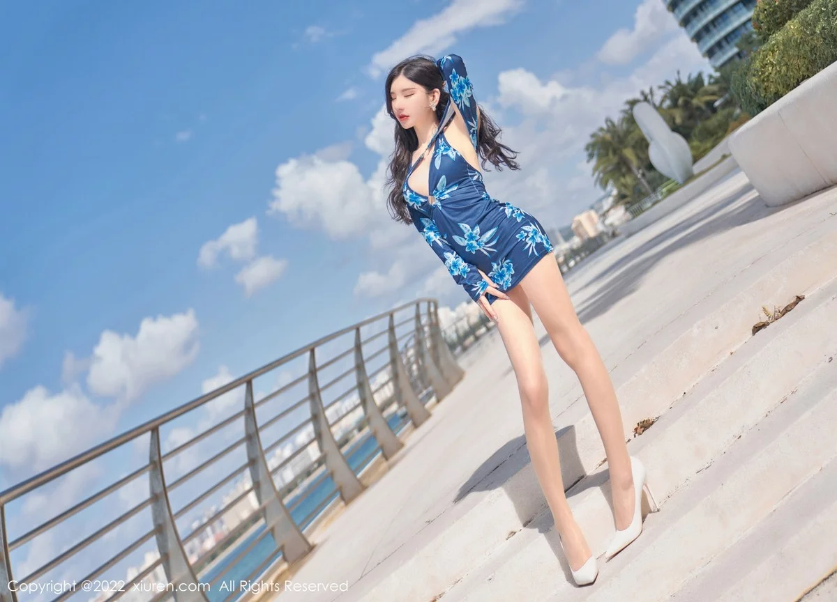 [[XiuRen秀人网]秀人网]No.4563_女神周于希Sally三亚旅拍性感蓝花纹连身衣秀翘臀美腿诱惑写真72P