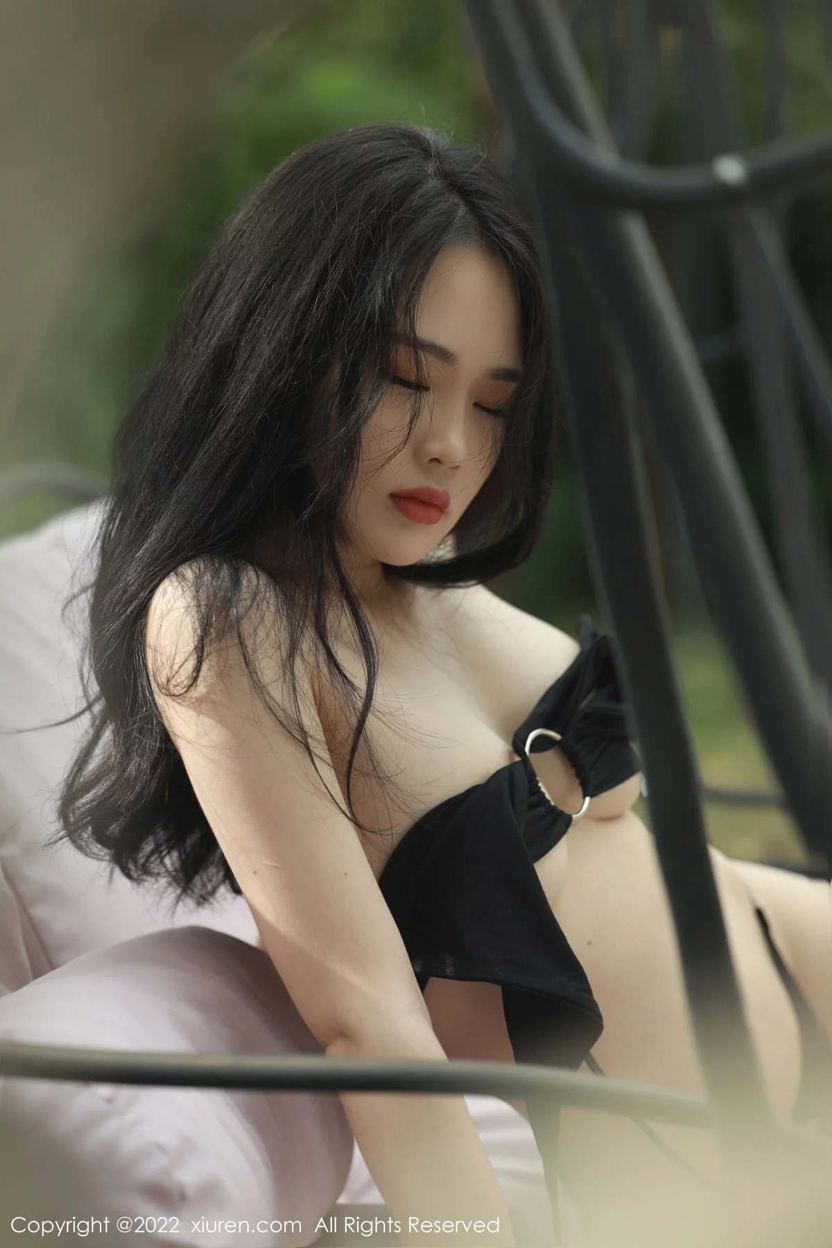 [[XiuRen秀人网]秀人网]No.4559_模特Niki可雅海南岛旅拍户外泳池性感比基尼半脱撩人诱惑写真82P