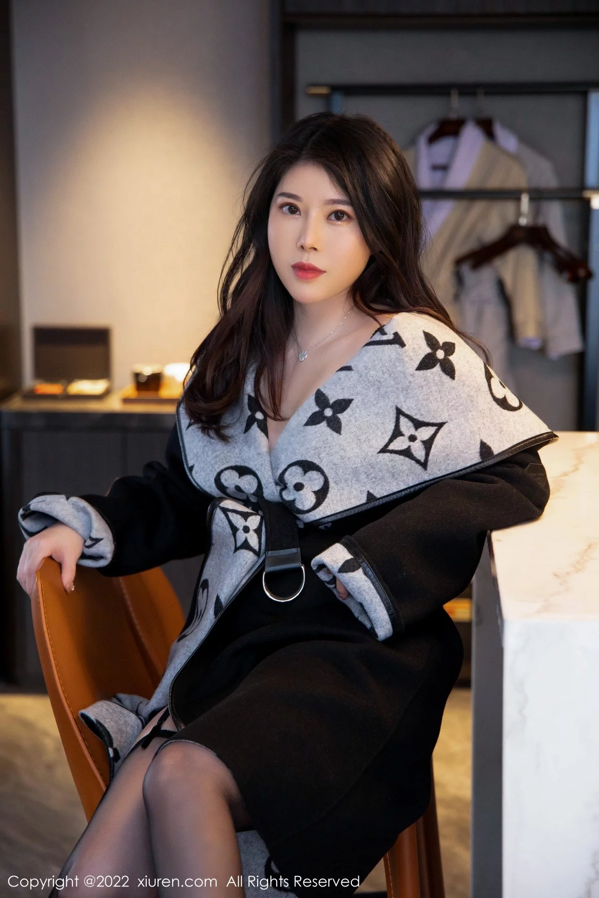 [[XiuRen秀人网]秀人网]No.4560_模特白茹雪脱深色外套露性感黑色情趣蕾丝内衣惹火诱惑写真62P