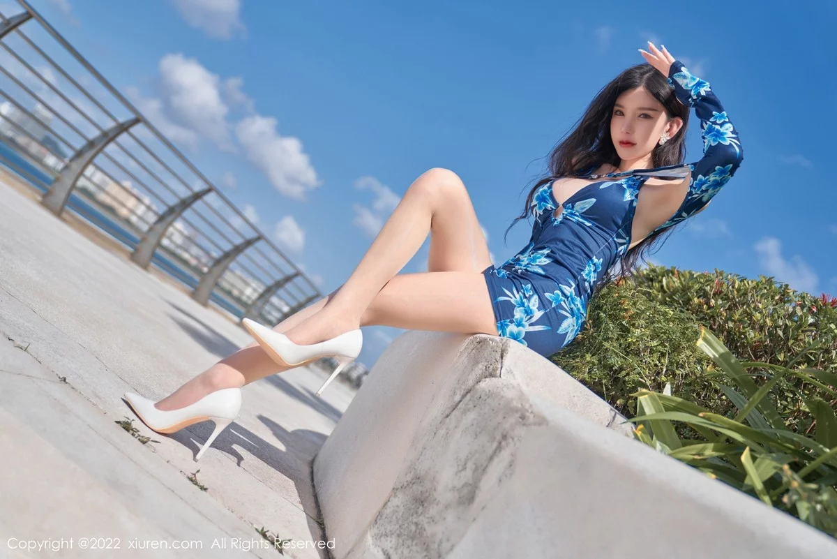 [[XiuRen秀人网]秀人网]No.4563_女神周于希Sally三亚旅拍性感蓝花纹连身衣秀翘臀美腿诱惑写真72P